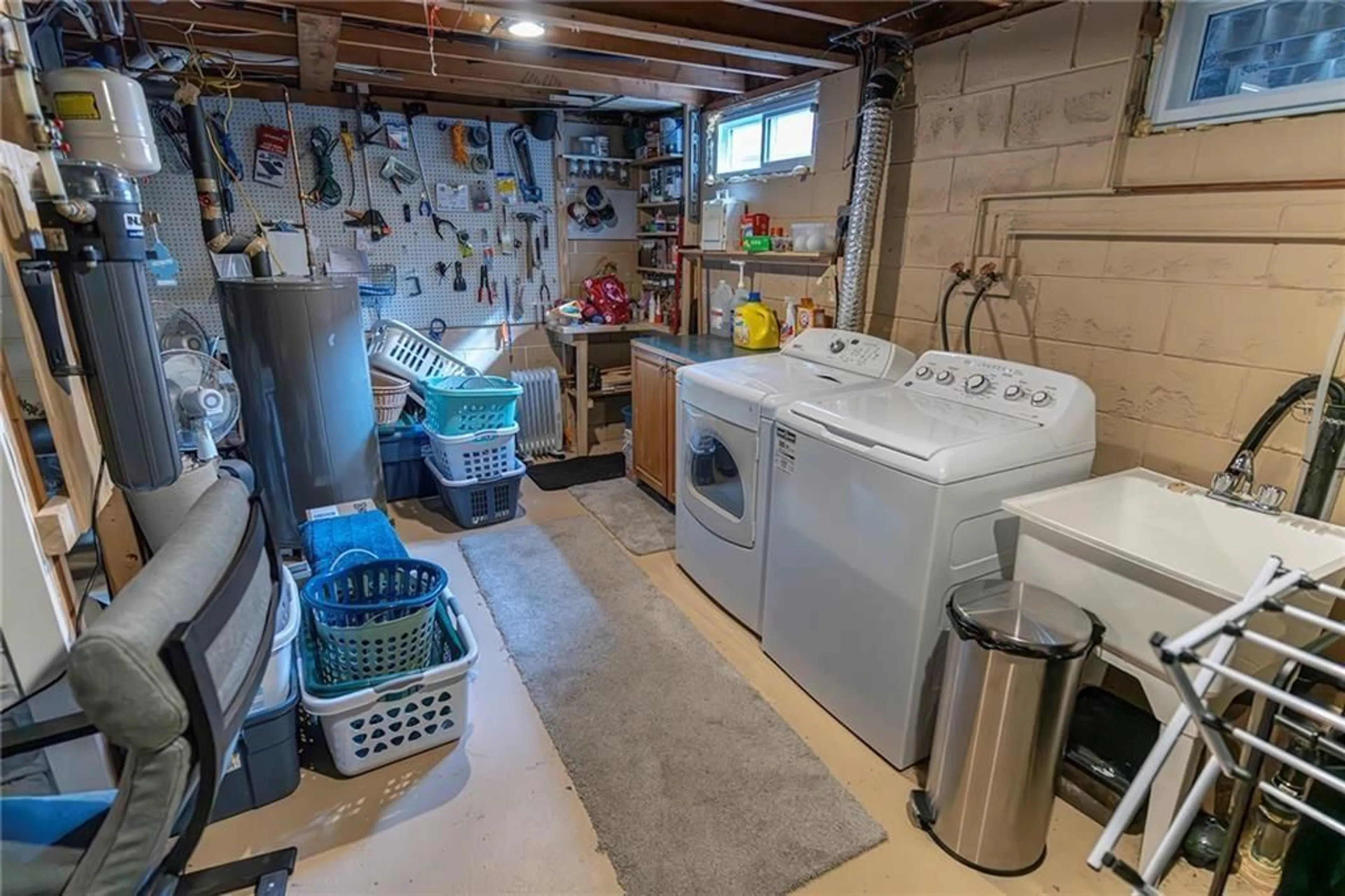 Laundry room for 325 PATRICIA Ave, Pembroke Ontario K8A 2C1