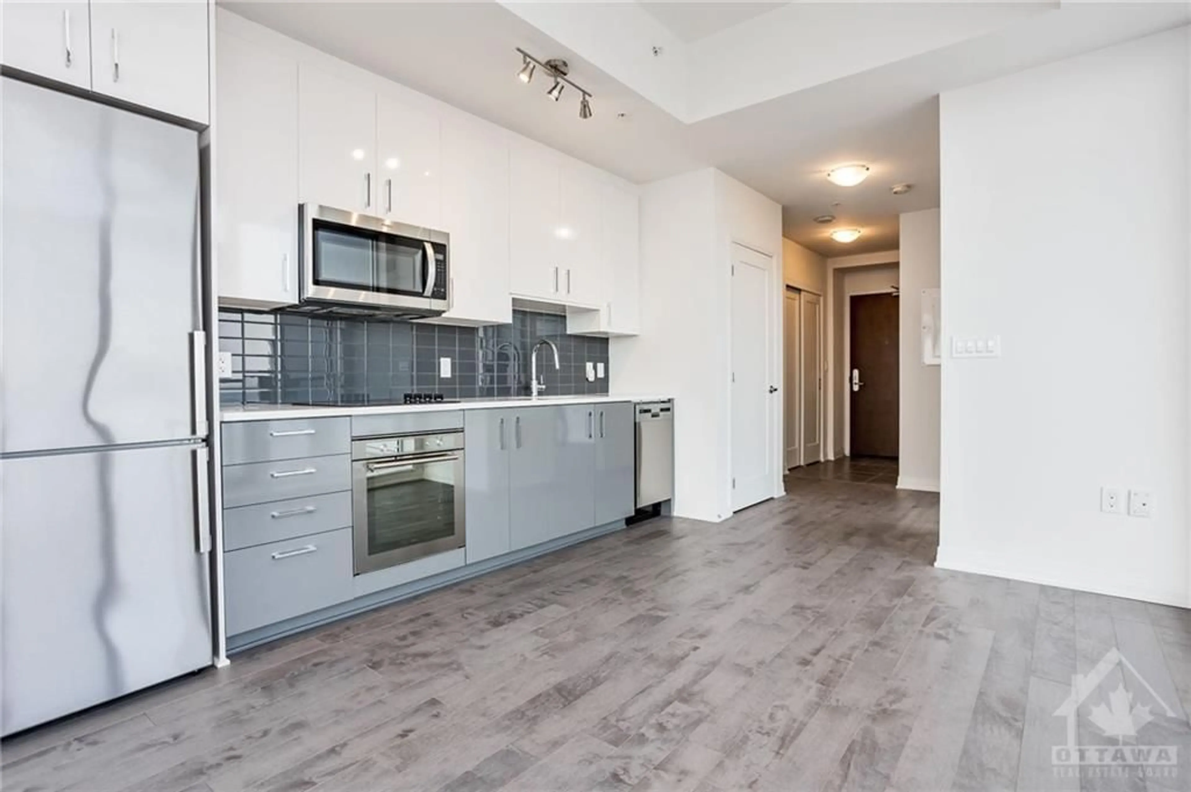 Open concept kitchen for 805 CARLING Ave #4007, Ottawa Ontario K1S 5W9