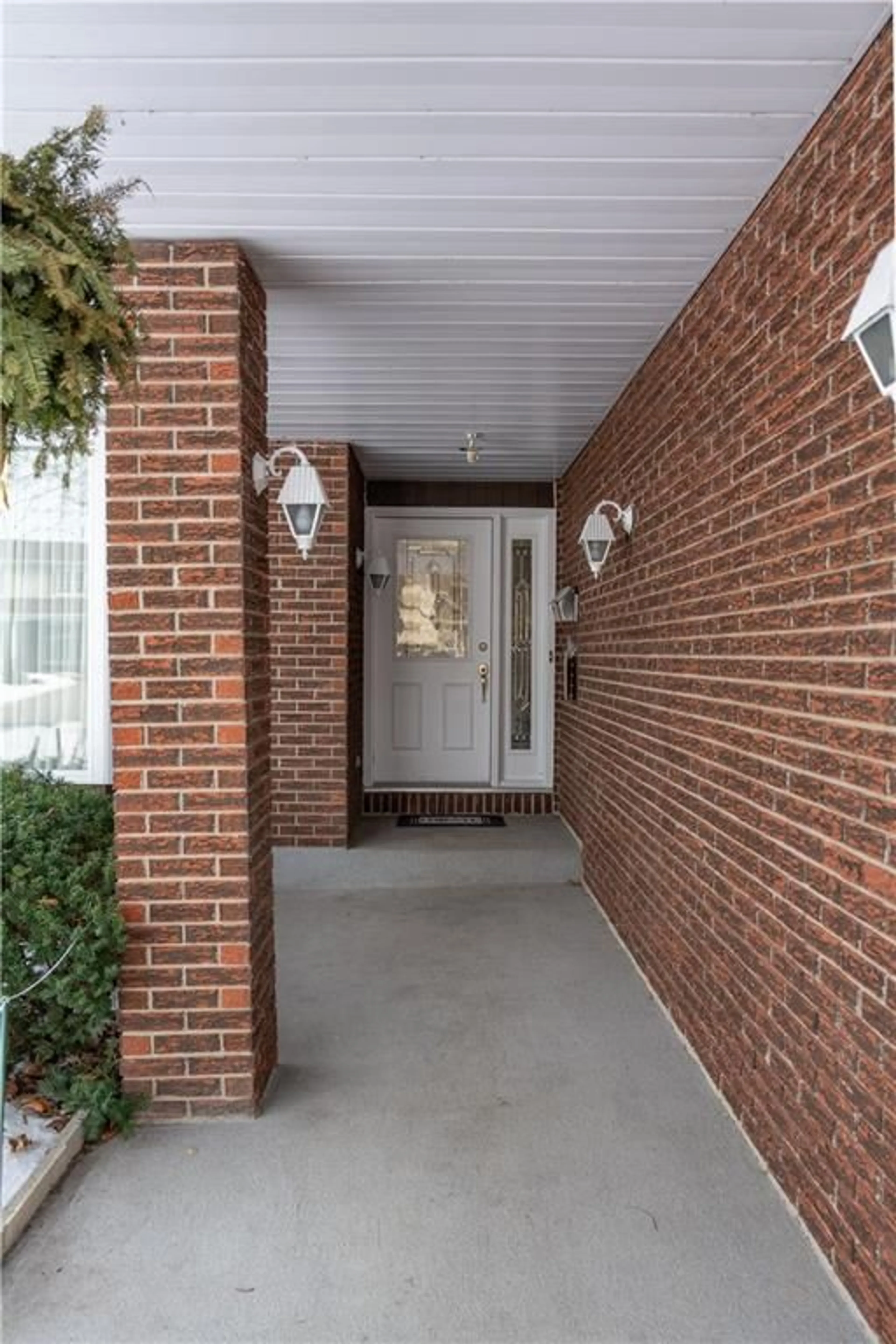 Indoor entryway for 1610 GRANT Ave, Cornwall Ontario K6J 5J4