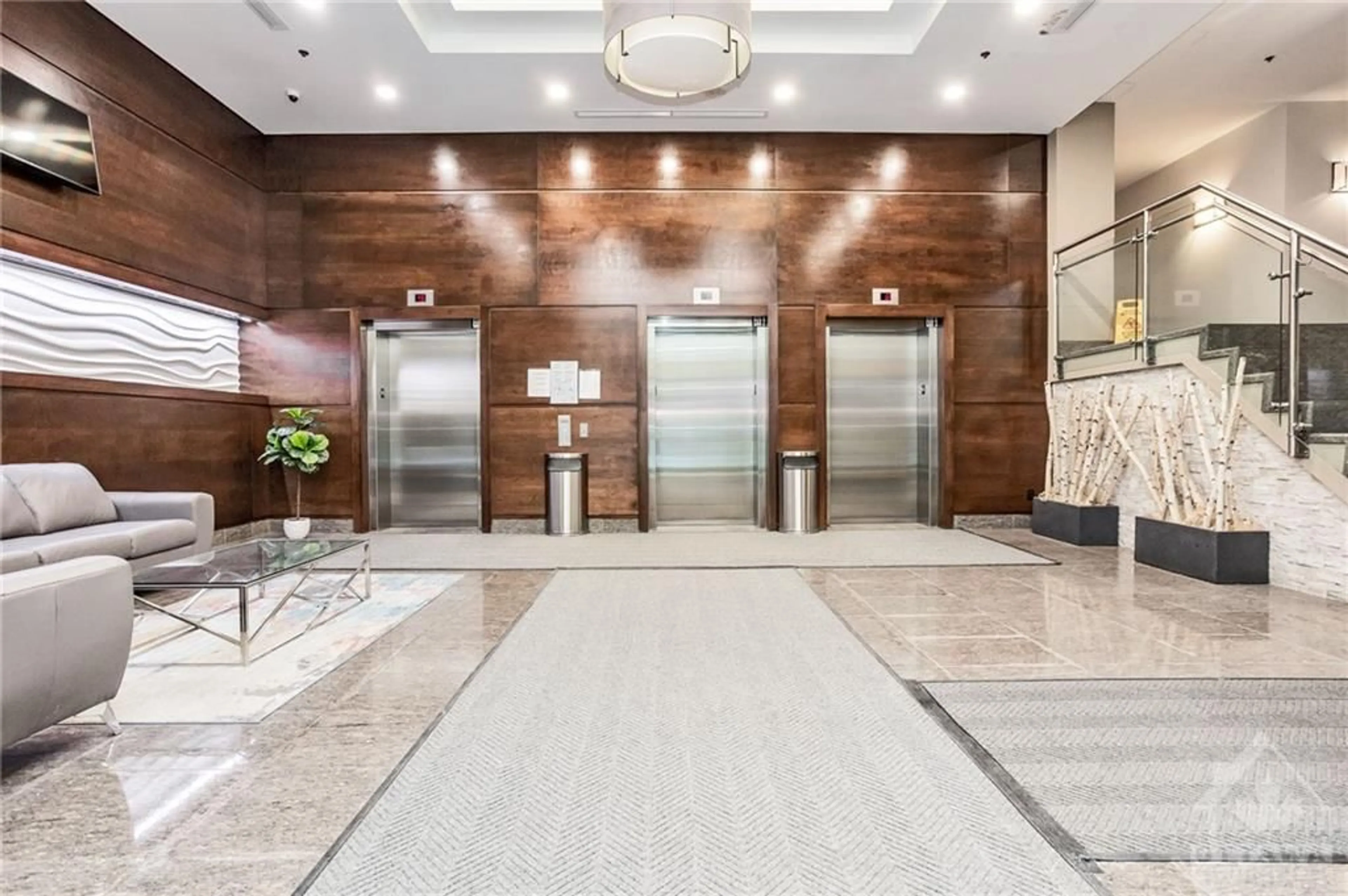 Indoor lobby for 238 BESSERER St #1011, Ottawa Ontario K1N 6B1