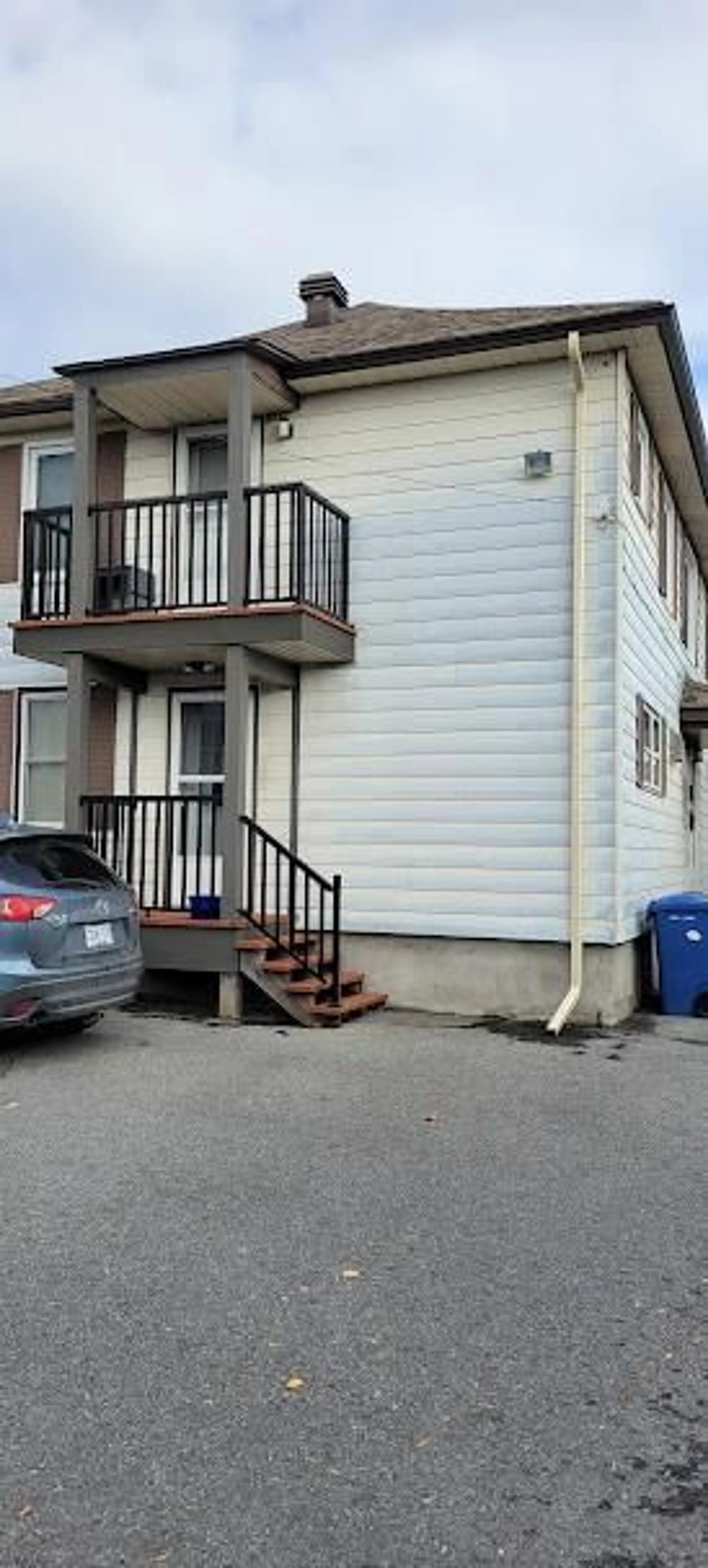 A pic from exterior of the house or condo for 824 PITT St, Cornwall Ontario K6J 3S2