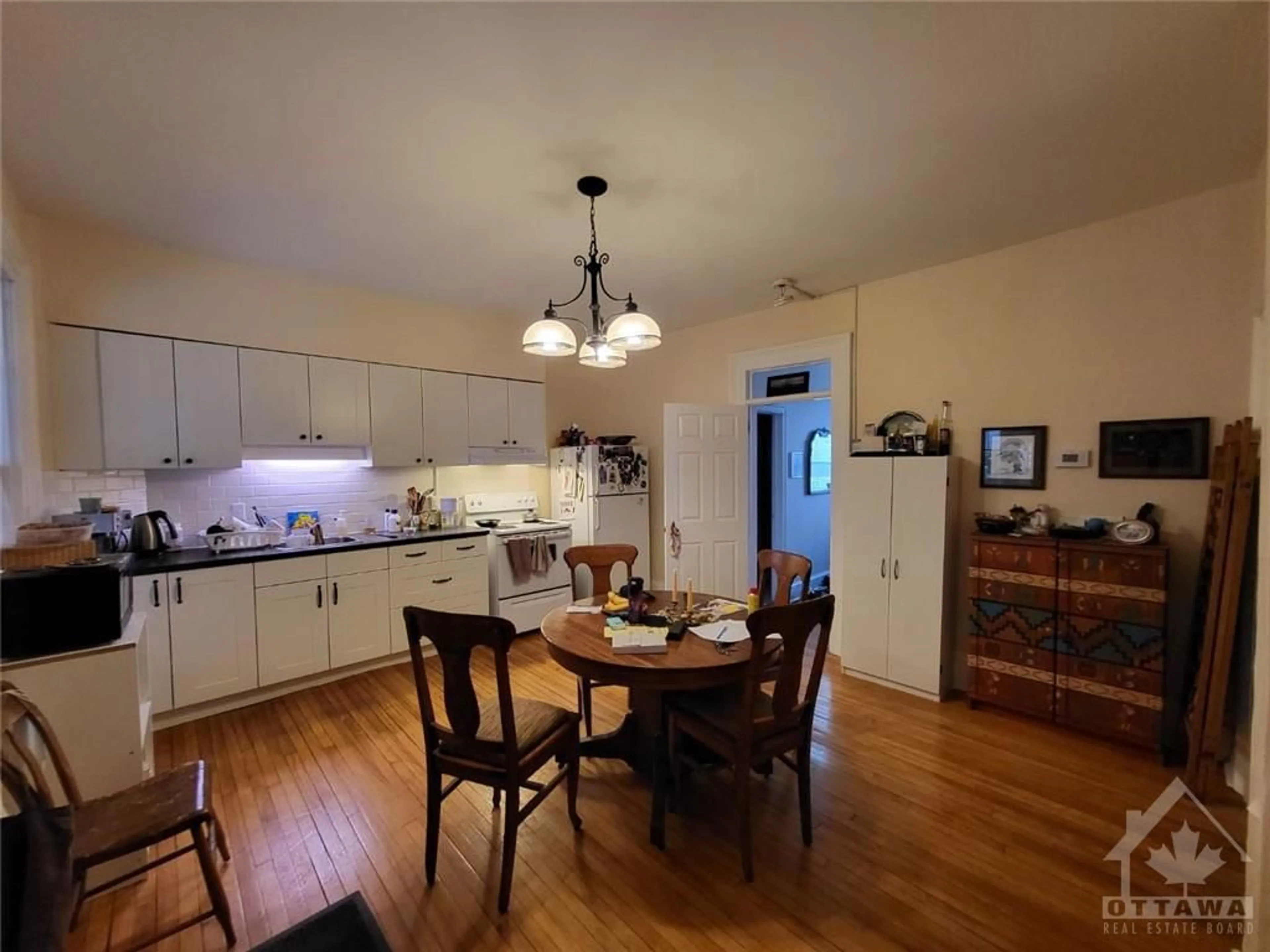 Dining room for 33 FOSTER St, Perth Ontario K7H 1R8