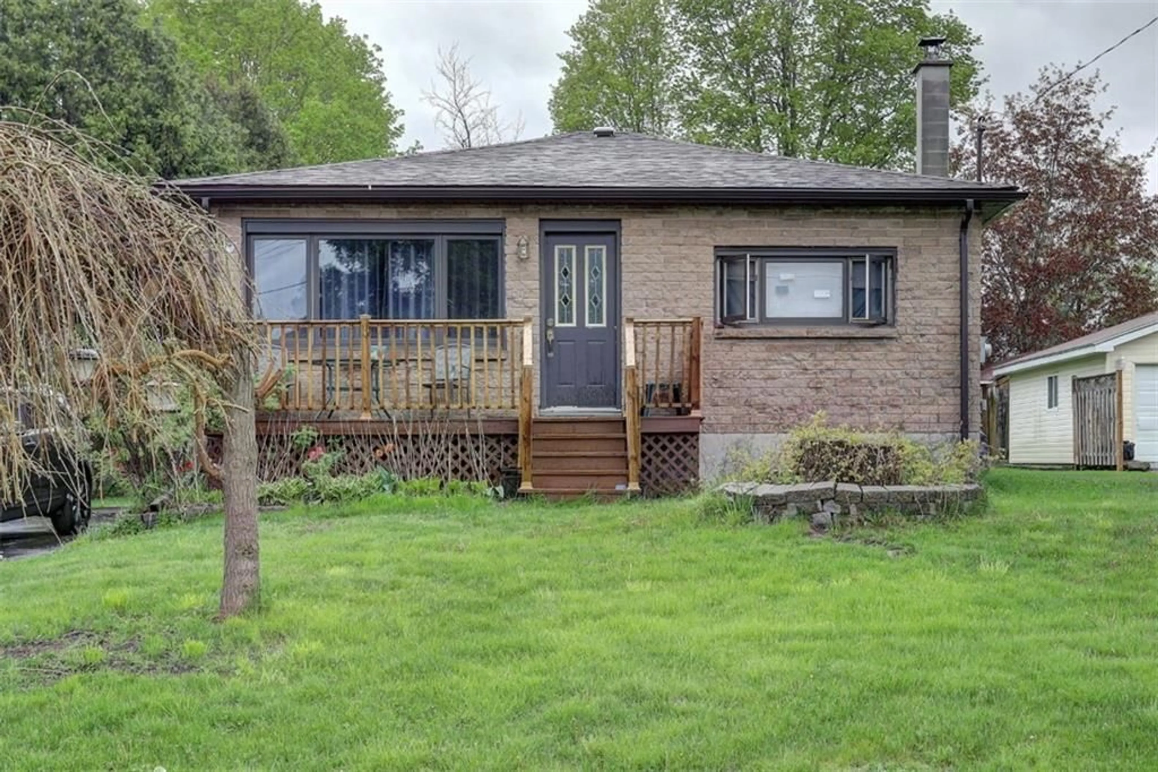Cottage for 27 WEST MCLEAN Blvd, Maitland Ontario K0E 1P0