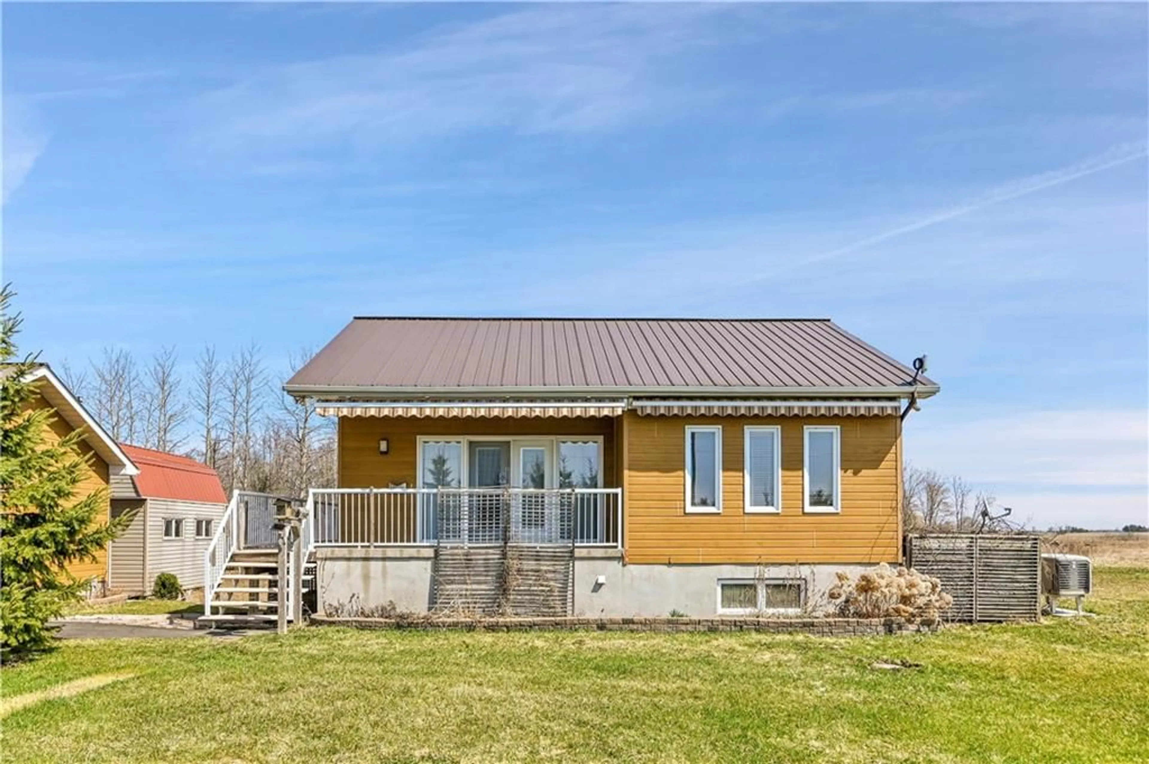 Cottage for 127 COUNTY RD 15 Rd, Lefaivre Ontario K0B 1J0