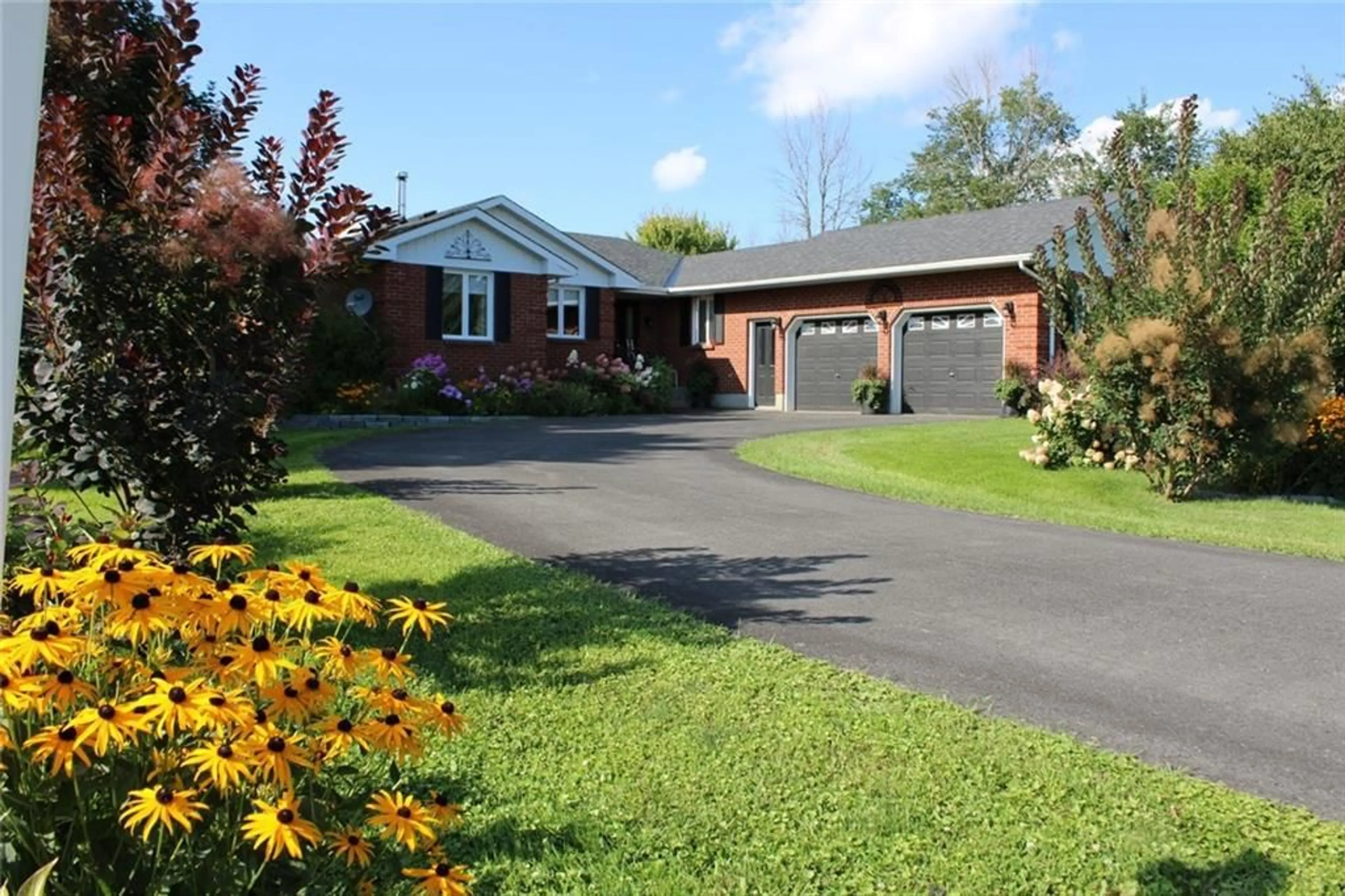 Frontside or backside of a home for 11117 PARKEDALE Dr, Iroquois Ontario K0E 1K0