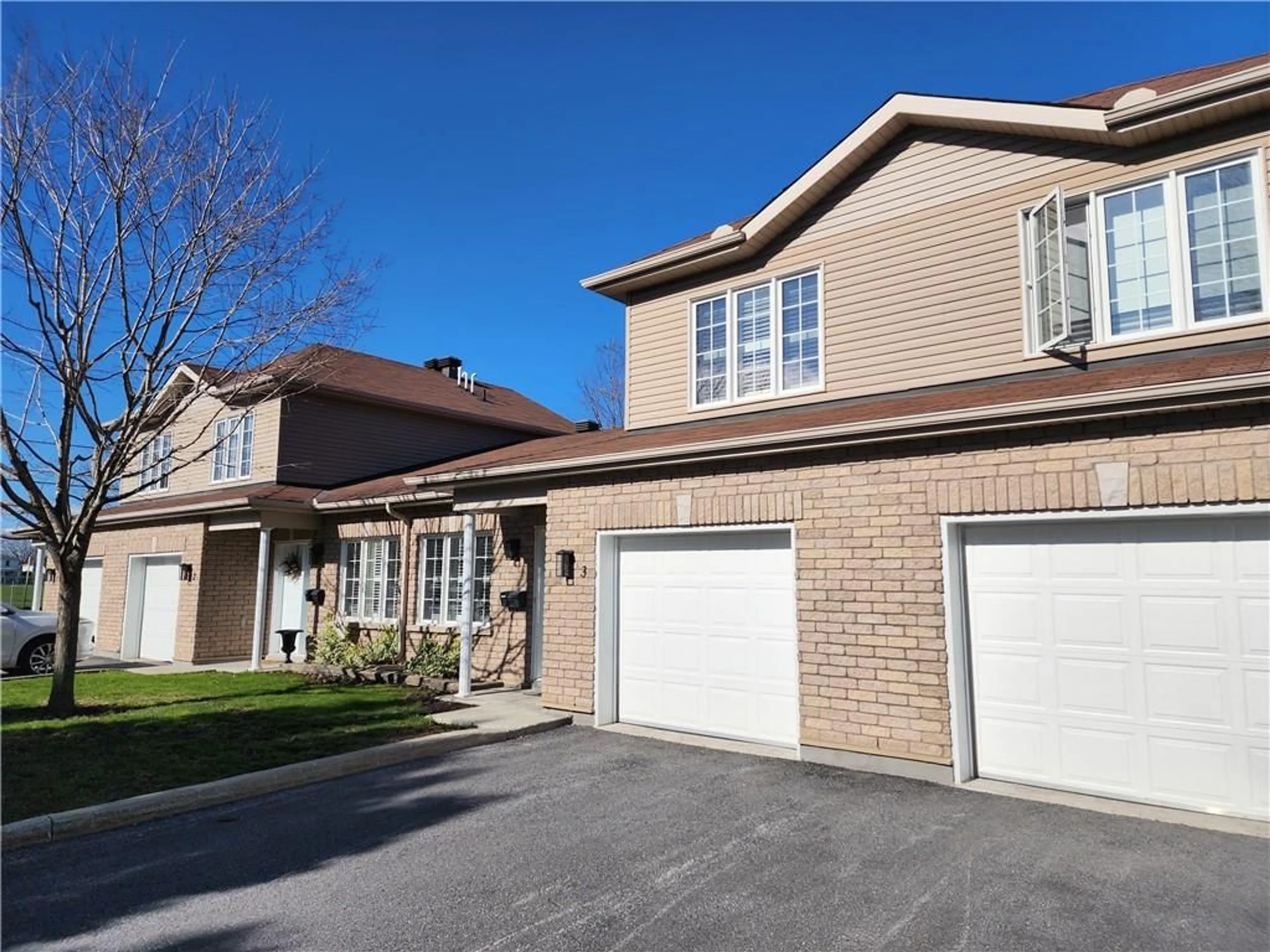 Home with brick exterior material for 136 FOURTH St #3, Cornwall Ontario K6H 2H9