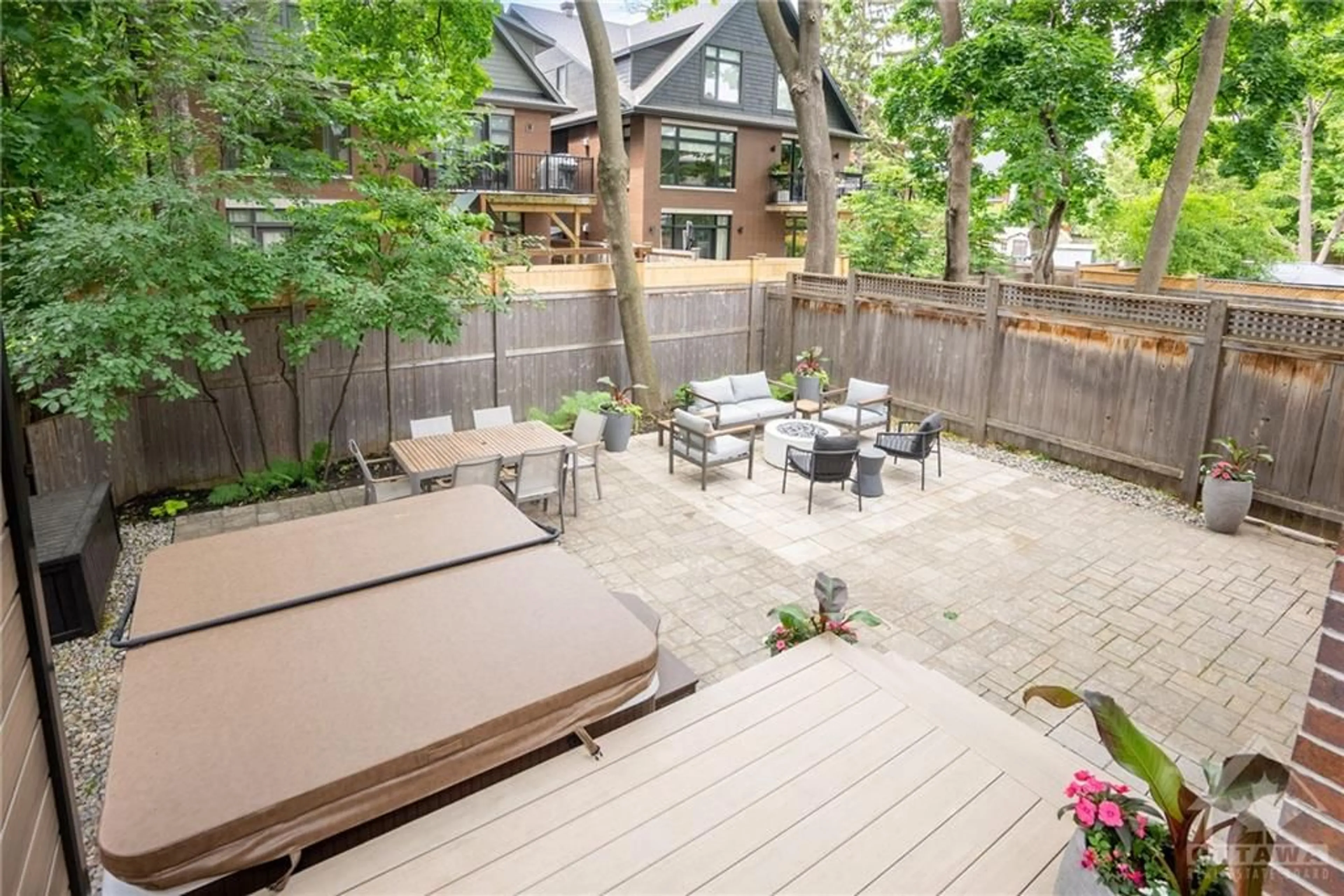 Patio for 528 COLE Ave, Ottawa Ontario K2A 2B3