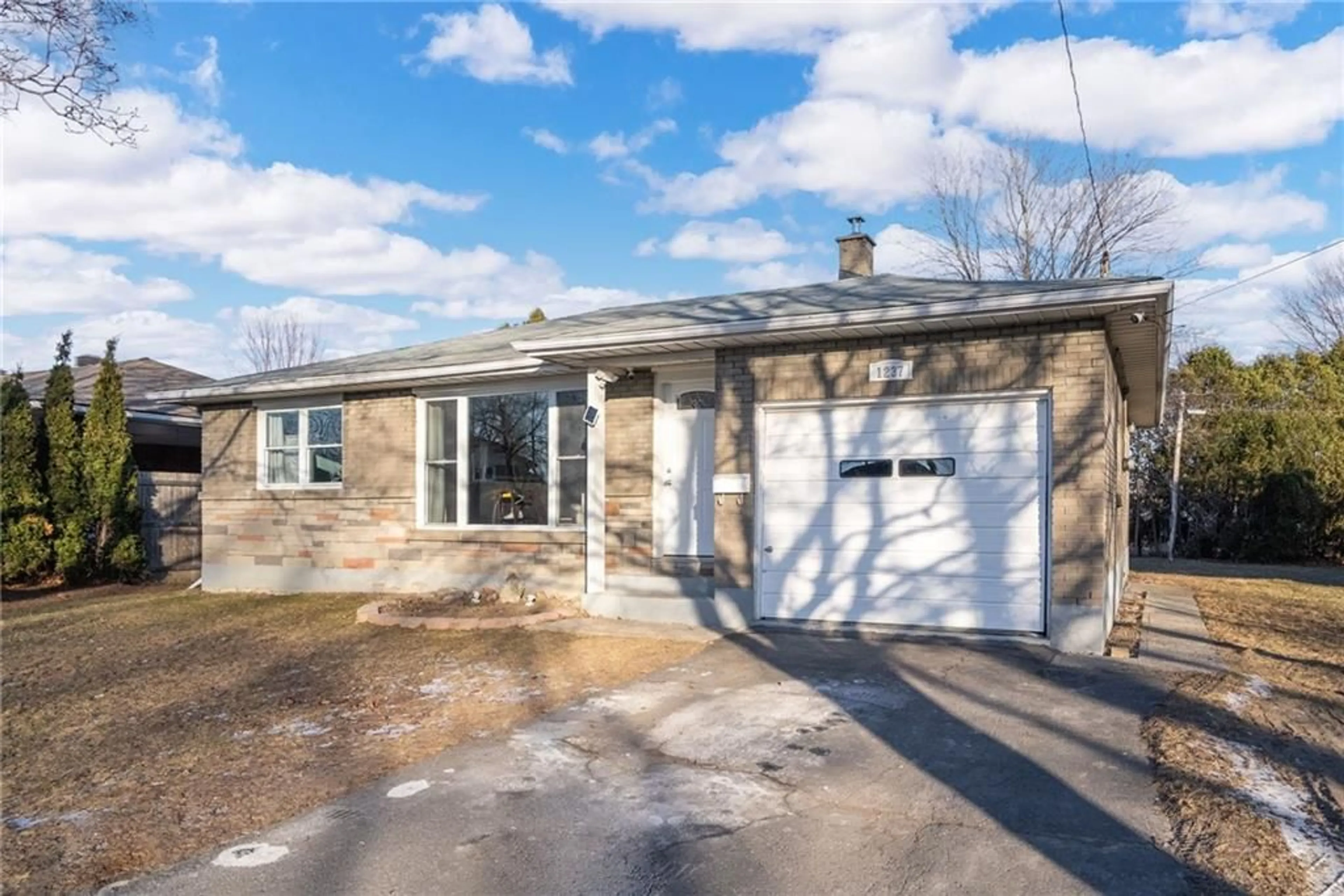 Frontside or backside of a home for 1237 DALY Ave, Cornwall Ontario K6J 4W3