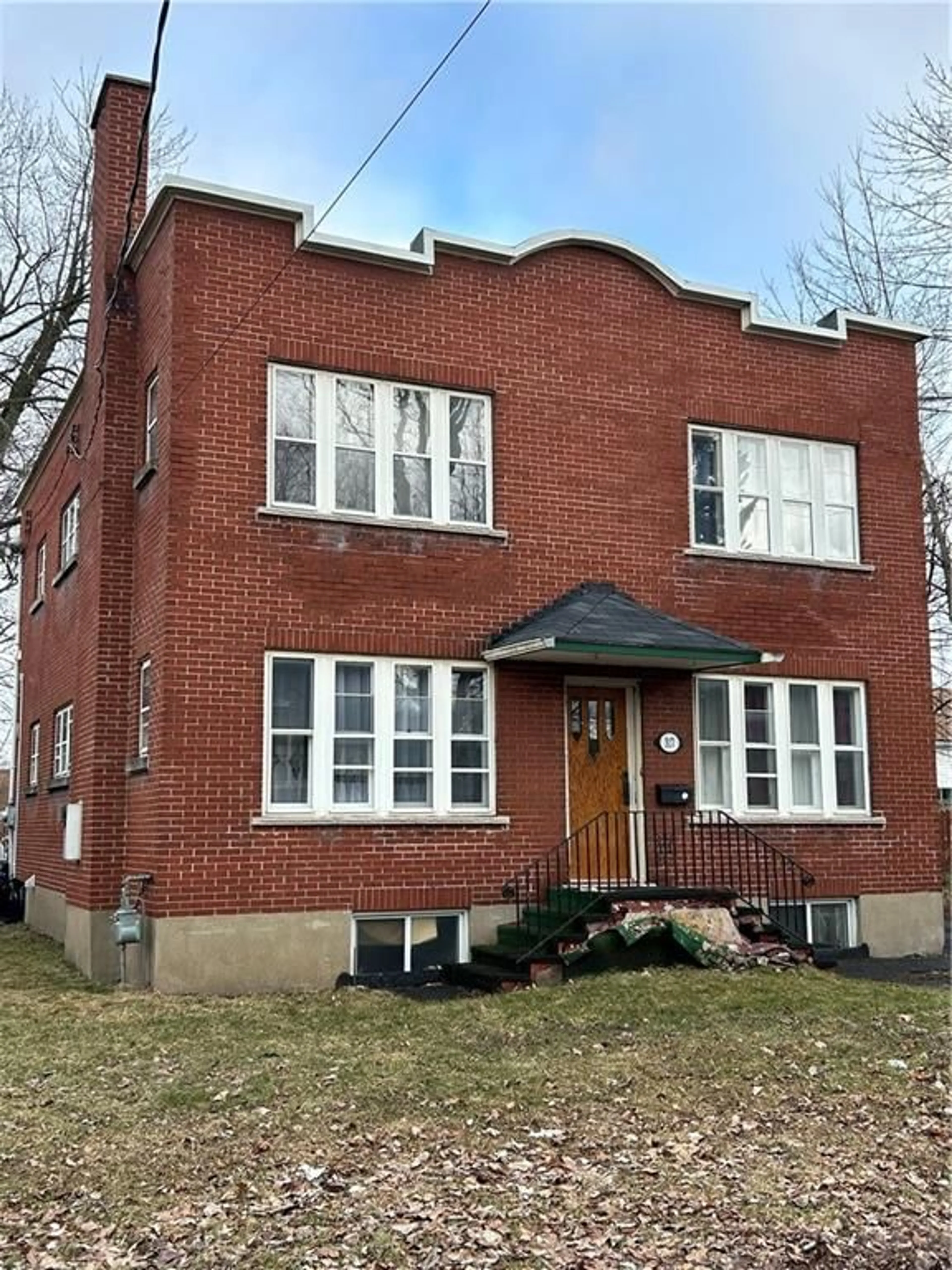Home with brick exterior material for 317 AMELIA St, Cornwall Ontario K6H 3P4