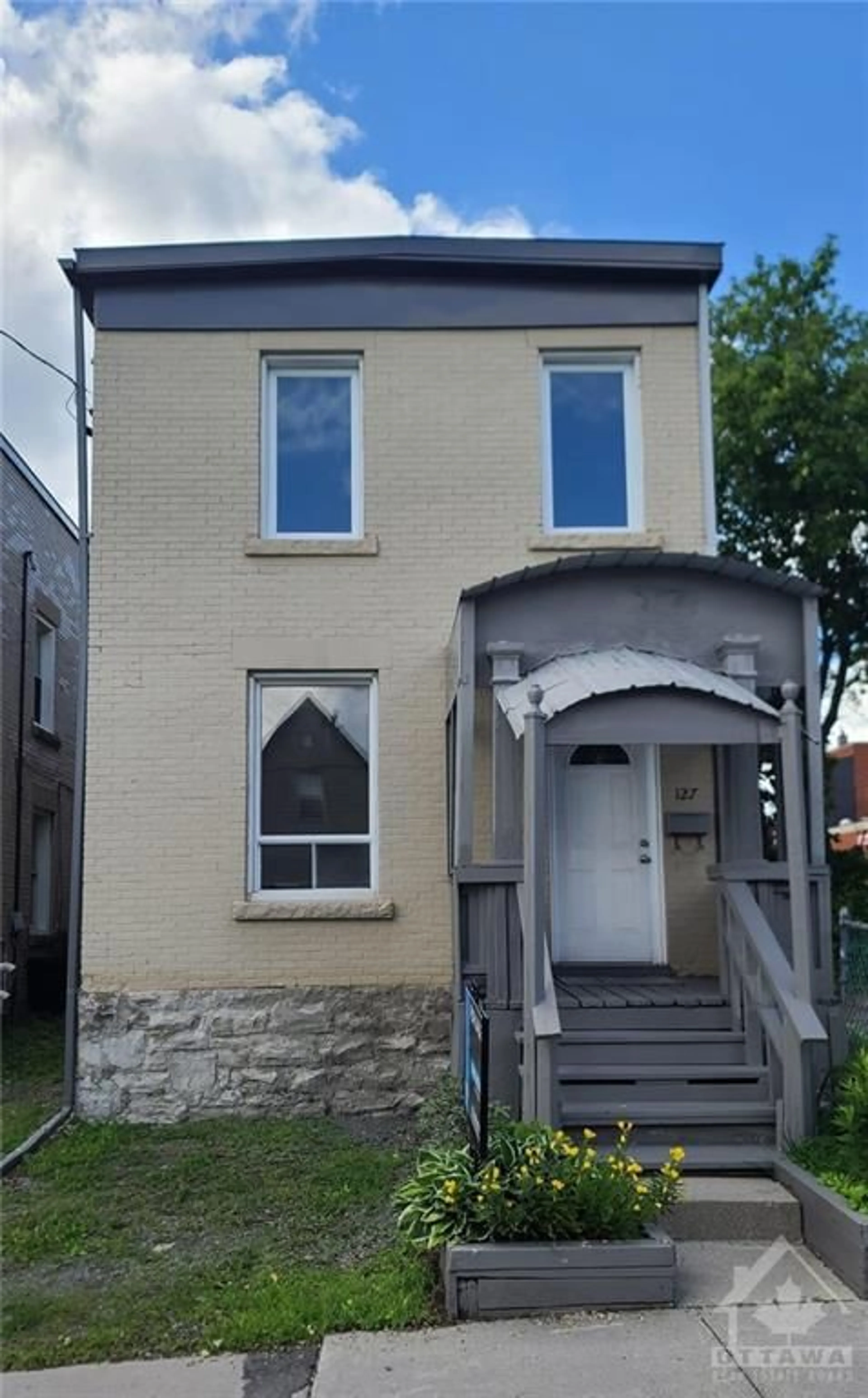 Outside view for 127 ECCLES St, Ottawa Ontario K1R 6S7