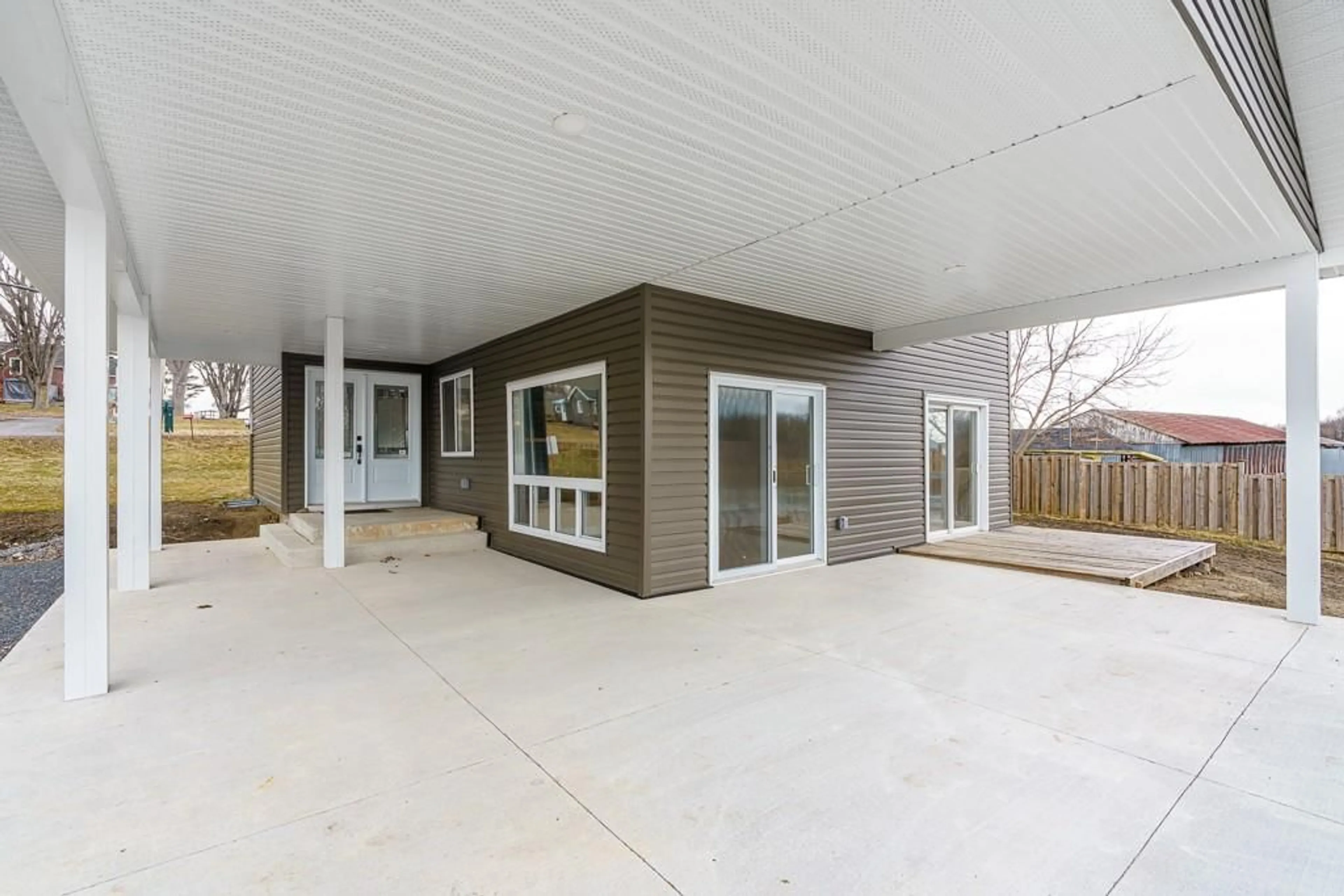 Patio for 19380 COUNTY RD 2 Rd, Summerstown Ontario K0C 2E0