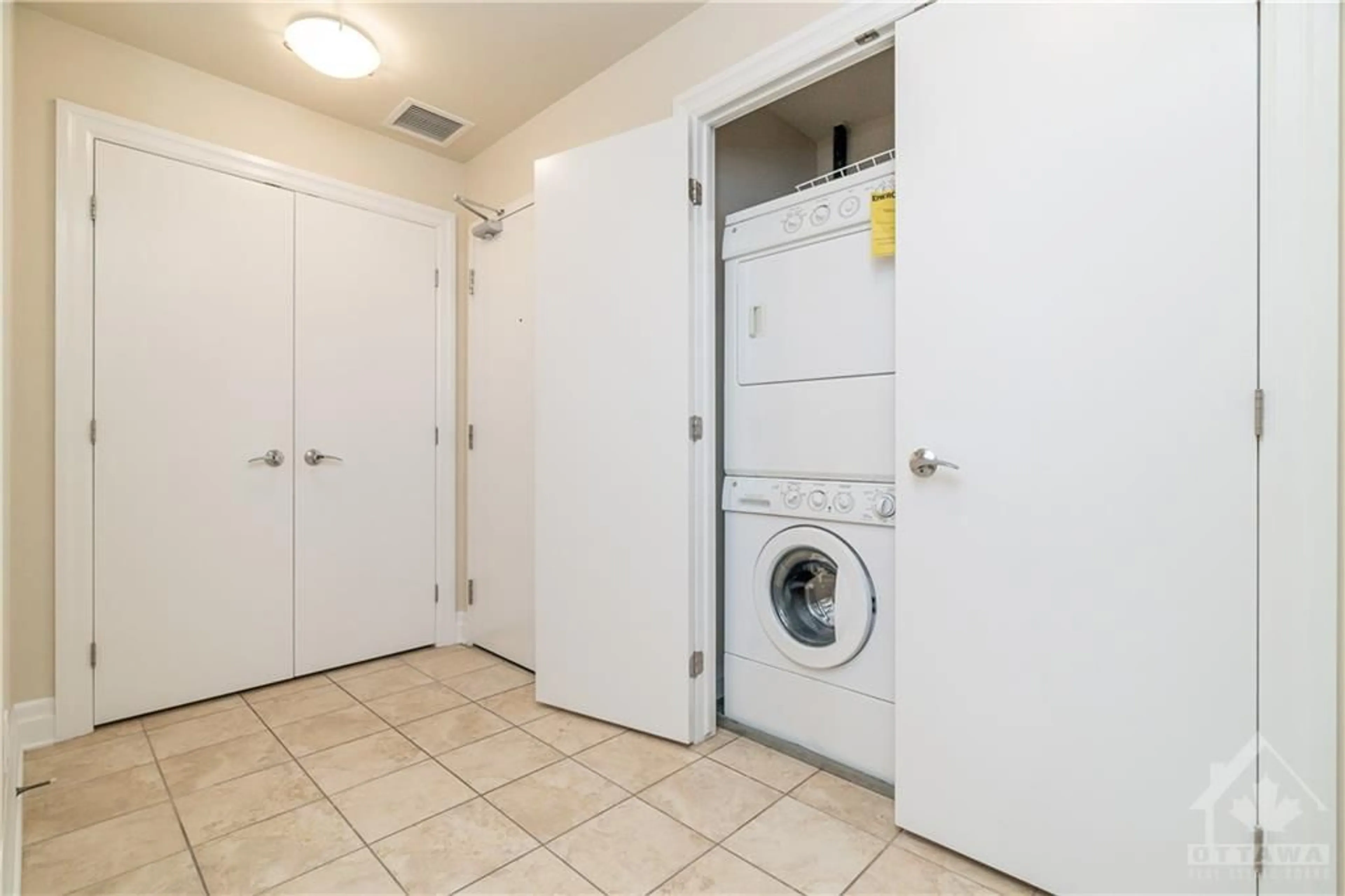 Laundry room for 245 KENT St #605, Ottawa Ontario K2P 0A5