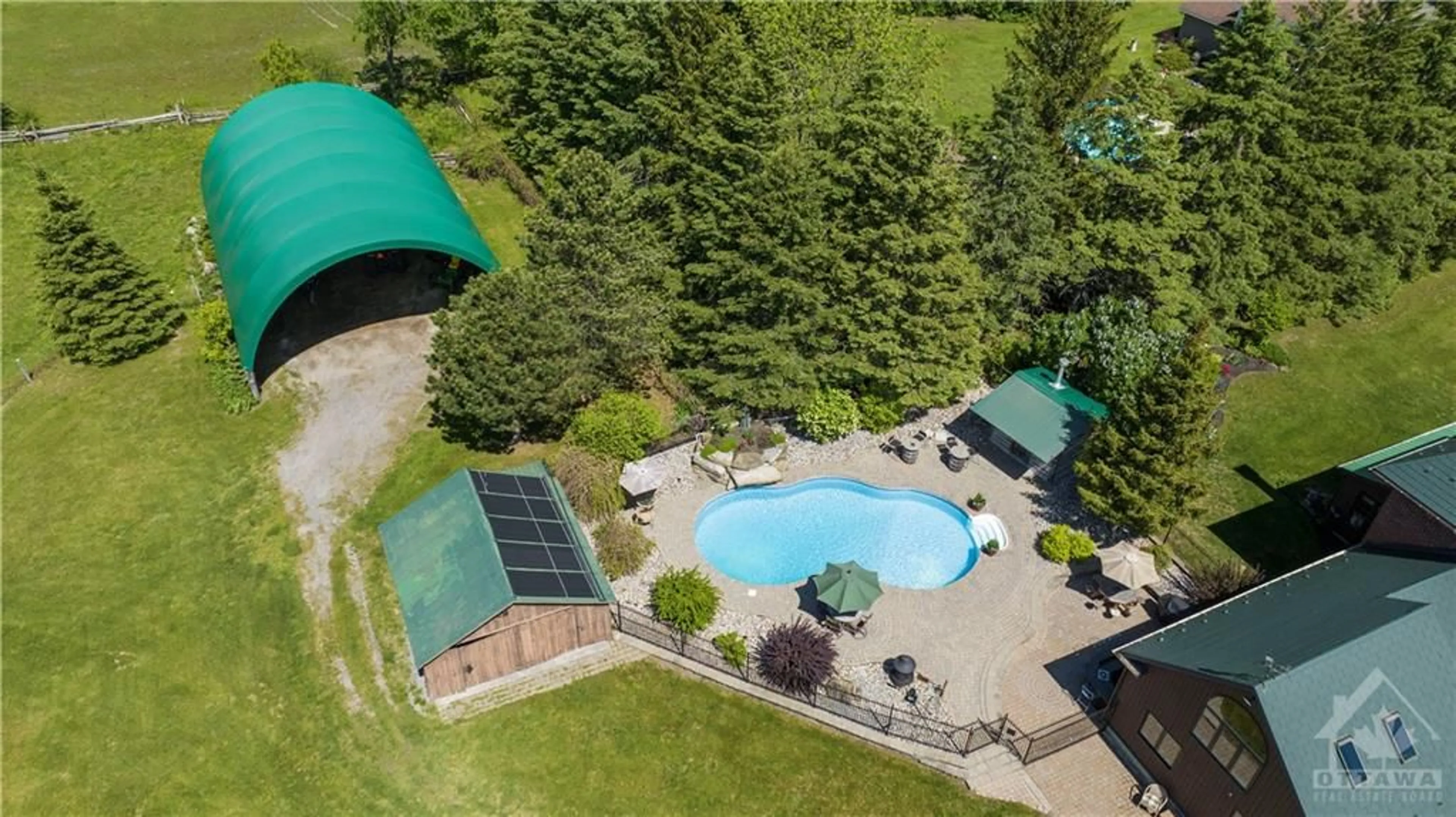 Indoor or outdoor pool for 1276 9TH Line, Carleton Place Ontario K7C 0V9