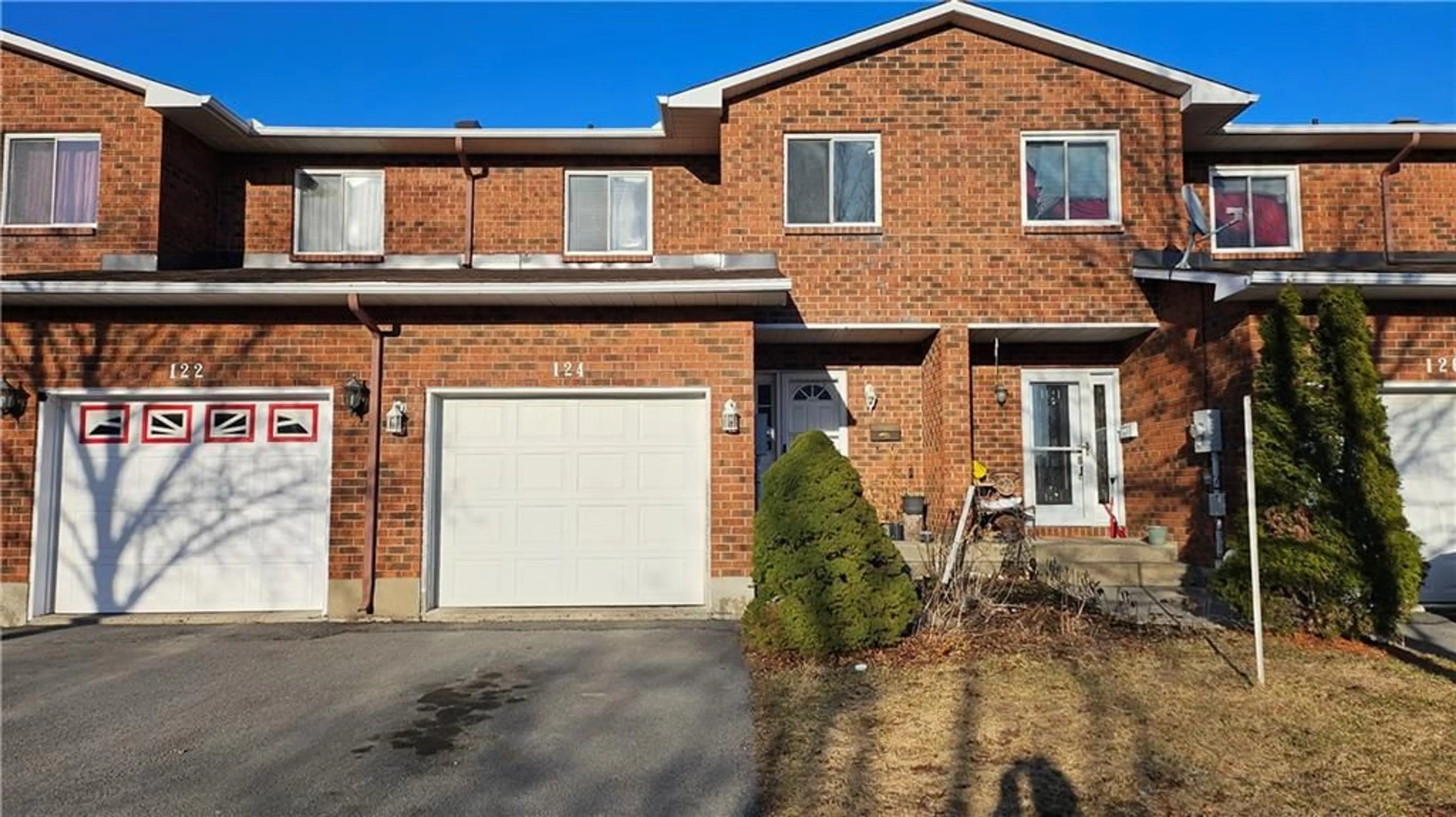 Home with unknown exterior material for 124 HERITAGE Pl, Cornwall Ontario K6J 5V5