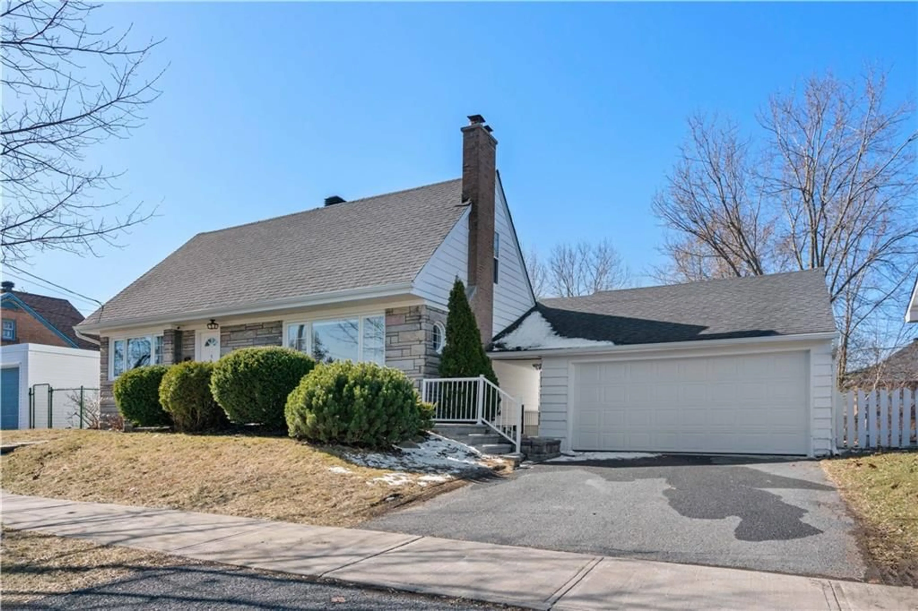 Frontside or backside of a home for 5 MACKAY Ave, Cornwall Ontario K6H 4K6