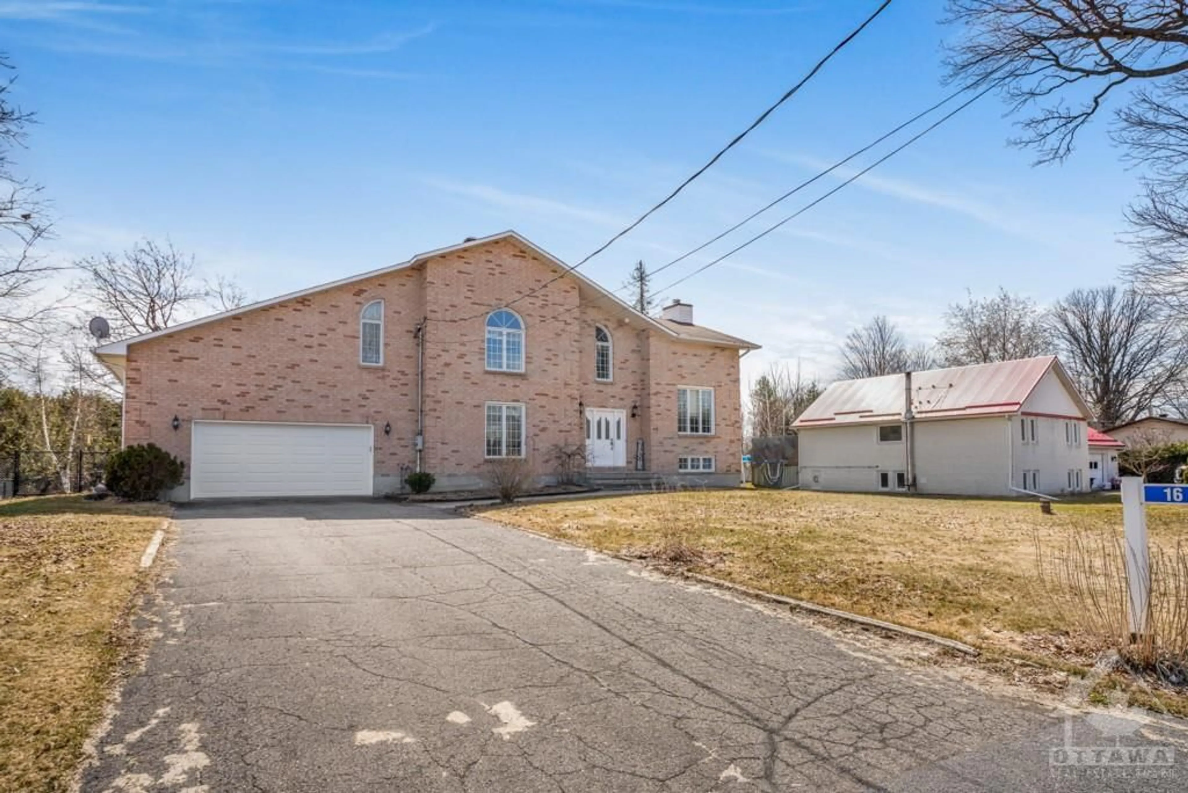 Frontside or backside of a home for 16 MARQUETTE St, Rockland Ontario K4K 1K7