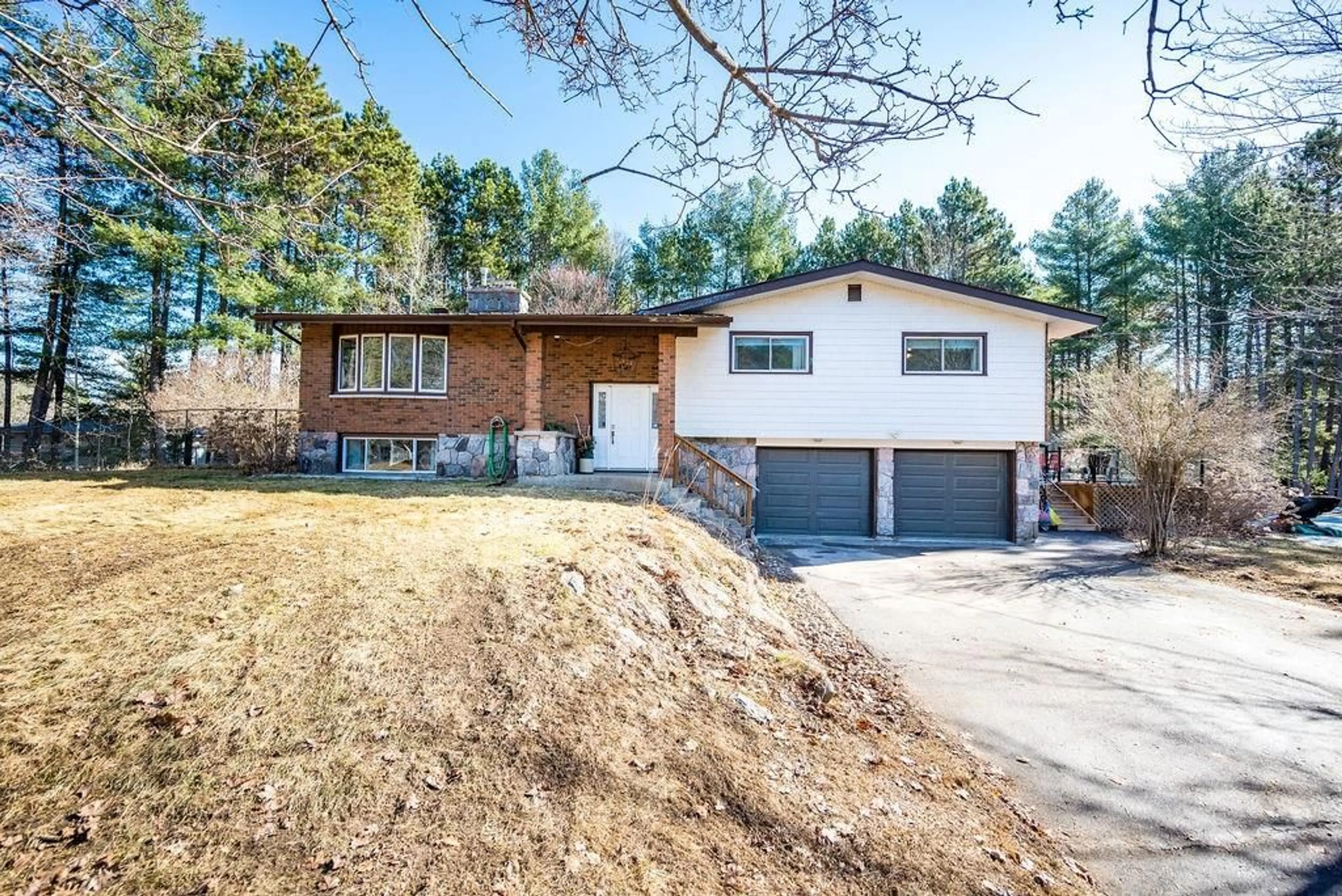 Frontside or backside of a home for 472 DORAN Rd, Petawawa Ontario K8H 2W8