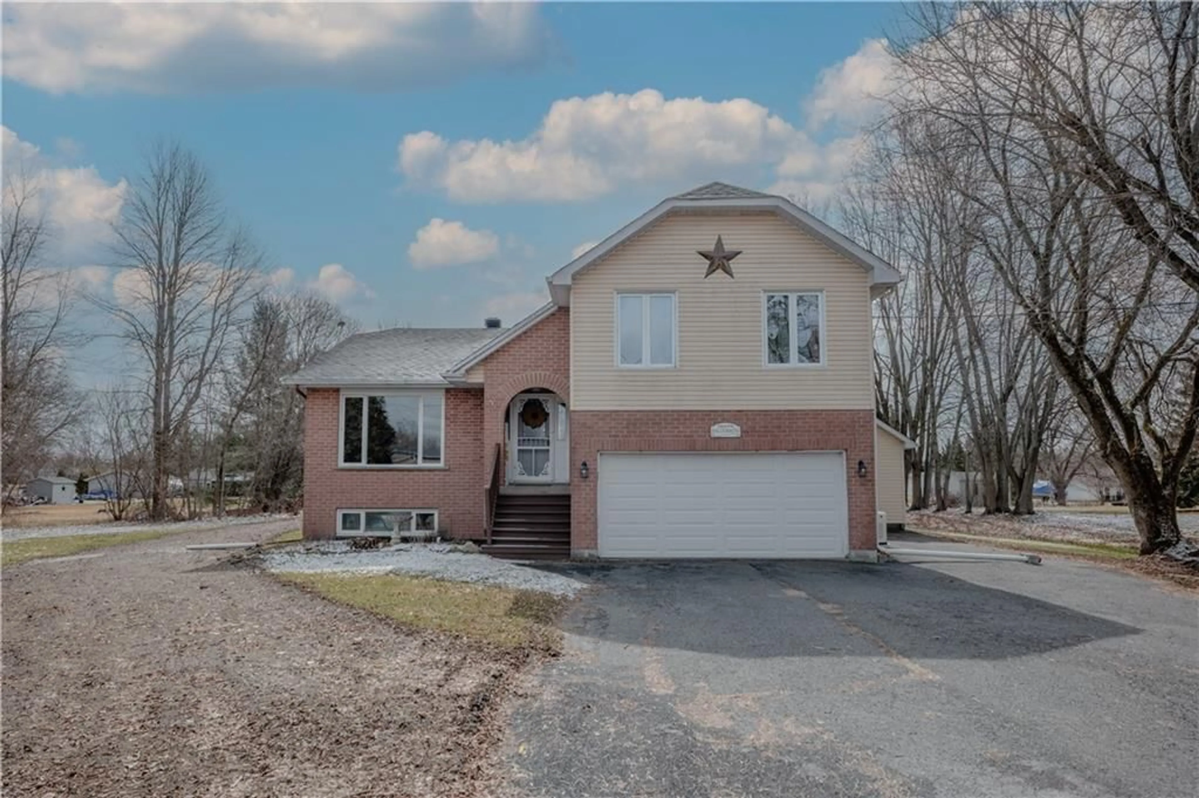Frontside or backside of a home for 6540 CLIFFORD Ave, Cornwall Ontario K6H 7H9