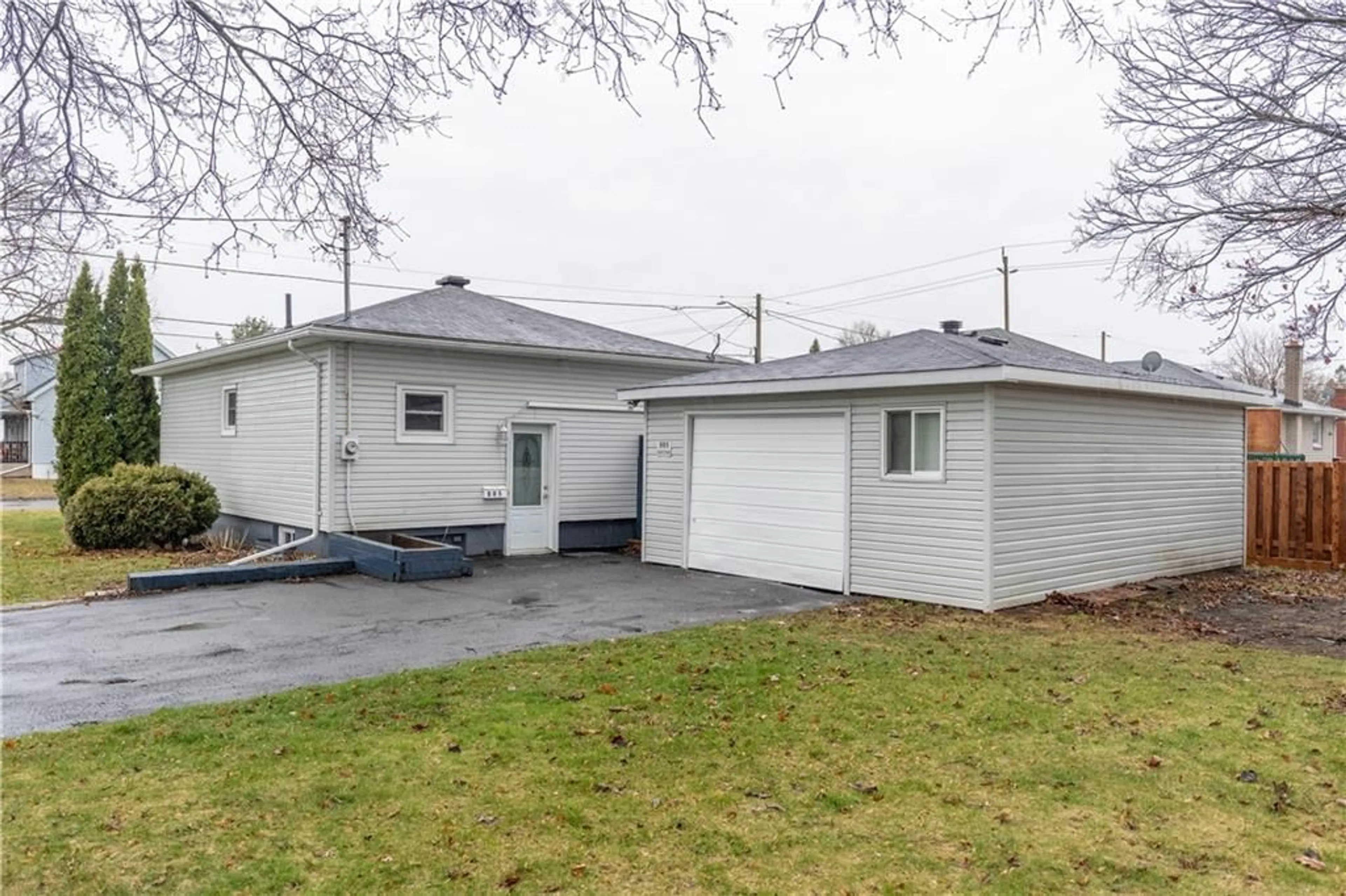 Frontside or backside of a home for 905 EDYTHE Ave, Cornwall Ontario K6J 1N3
