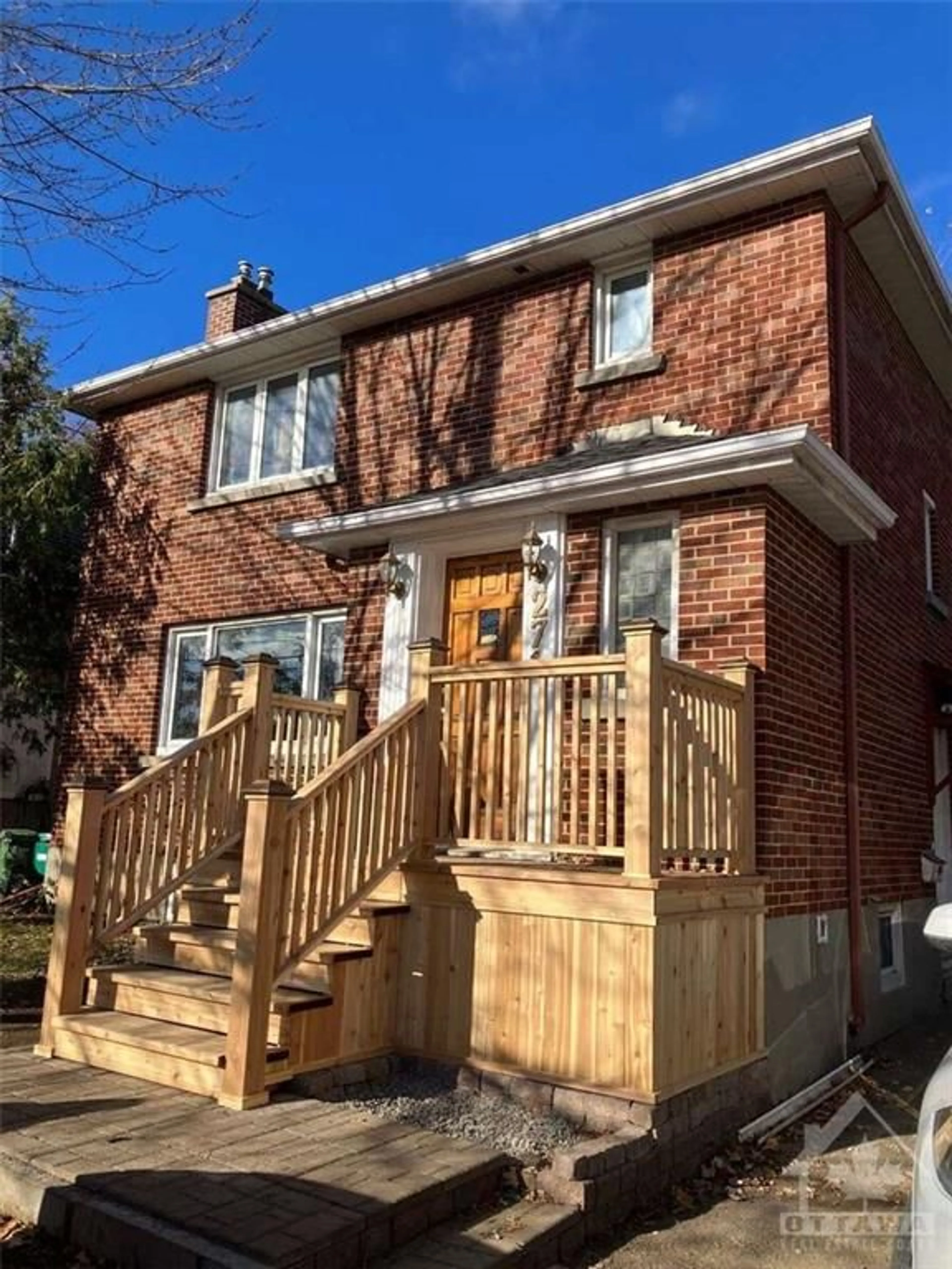 Home with brick exterior material for 271 MCARTHUR Ave, Ottawa Ontario K1L 6P3