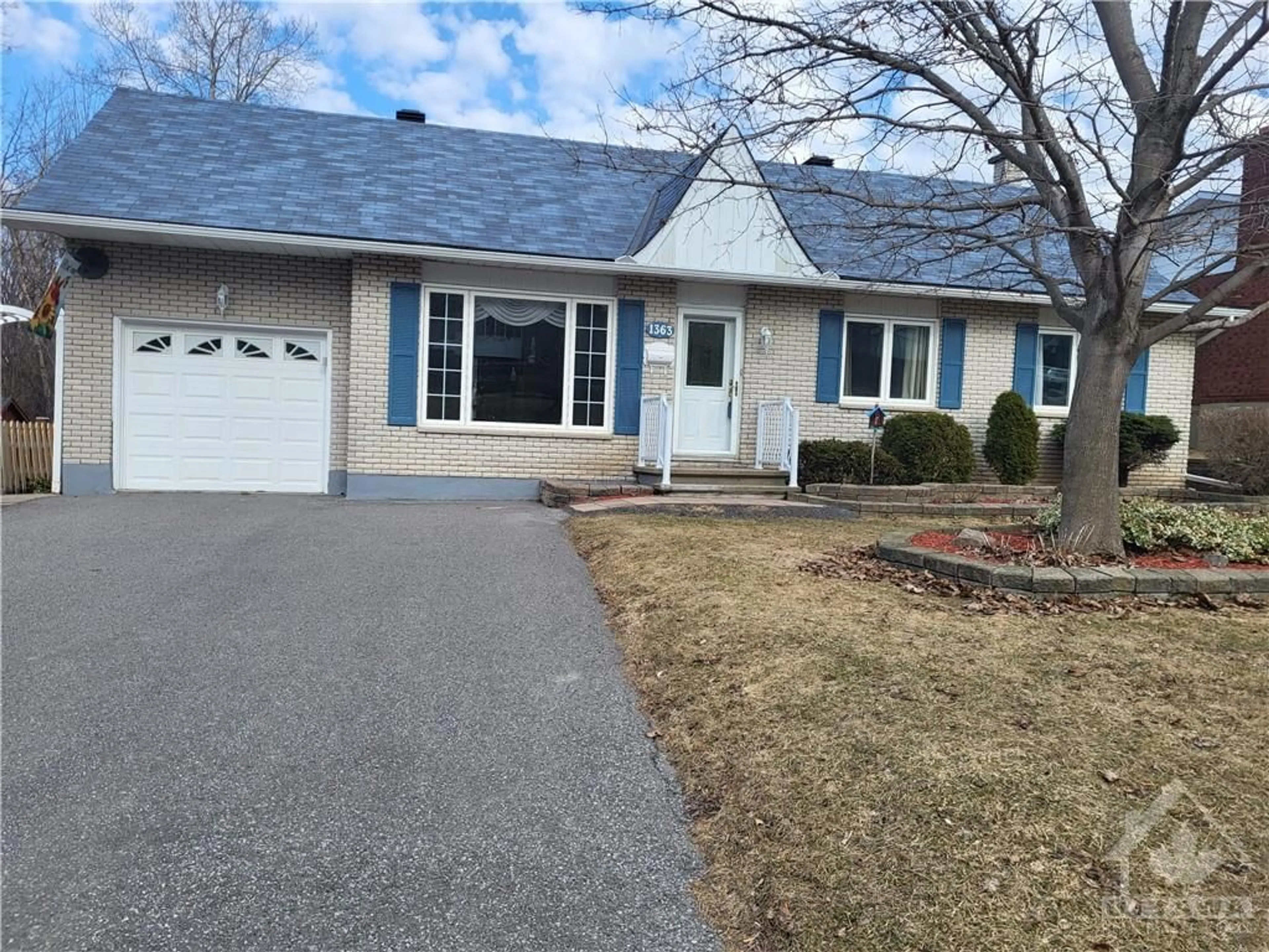 Home with vinyl exterior material for 1363 BELCOURT Blvd, Ottawa Ontario K1C 1L8