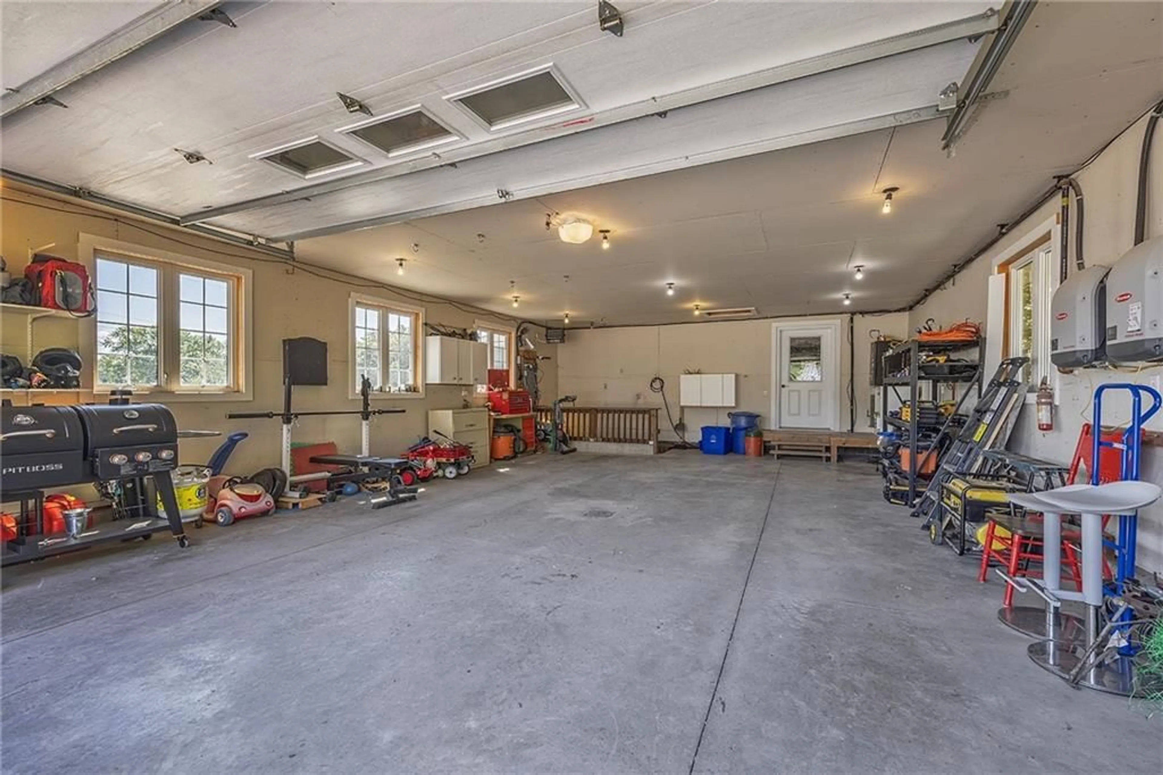 Indoor garage for 440 OLD RIVER Rd, Mallorytown Ontario K0E 1R0