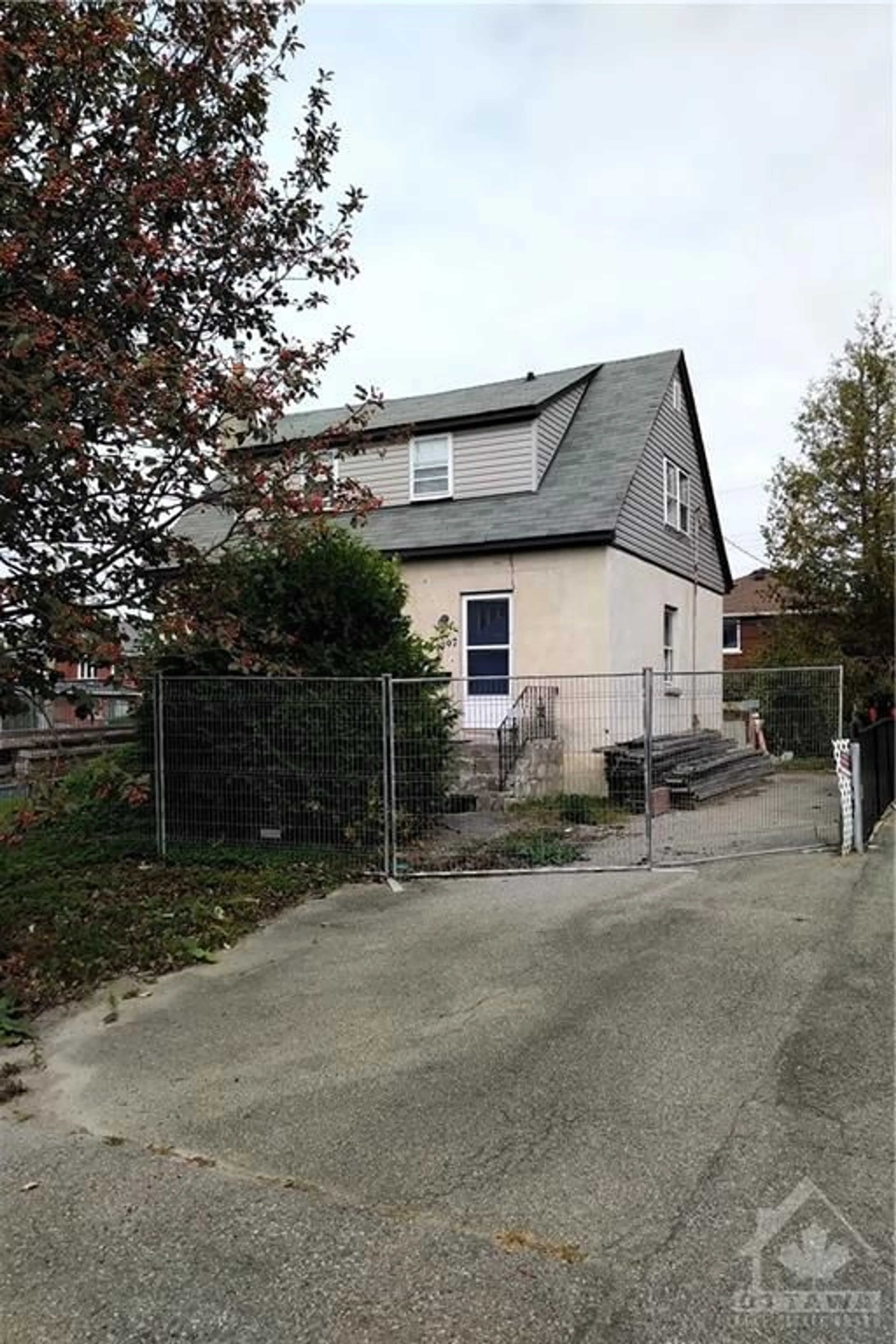 Frontside or backside of a home for 1097 RICHARD Ave, Ottawa Ontario K1H 8C5