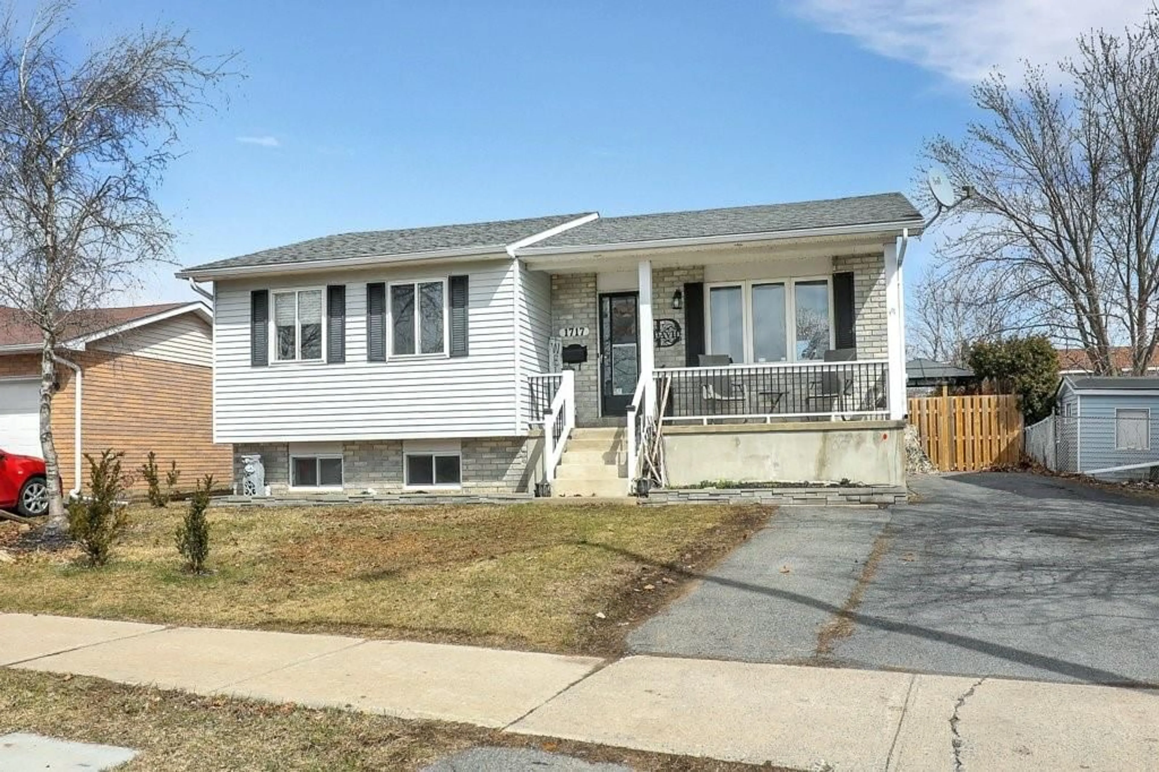 Frontside or backside of a home for 1717 CUMBERLAND St, Cornwall Ontario K6J 5T6