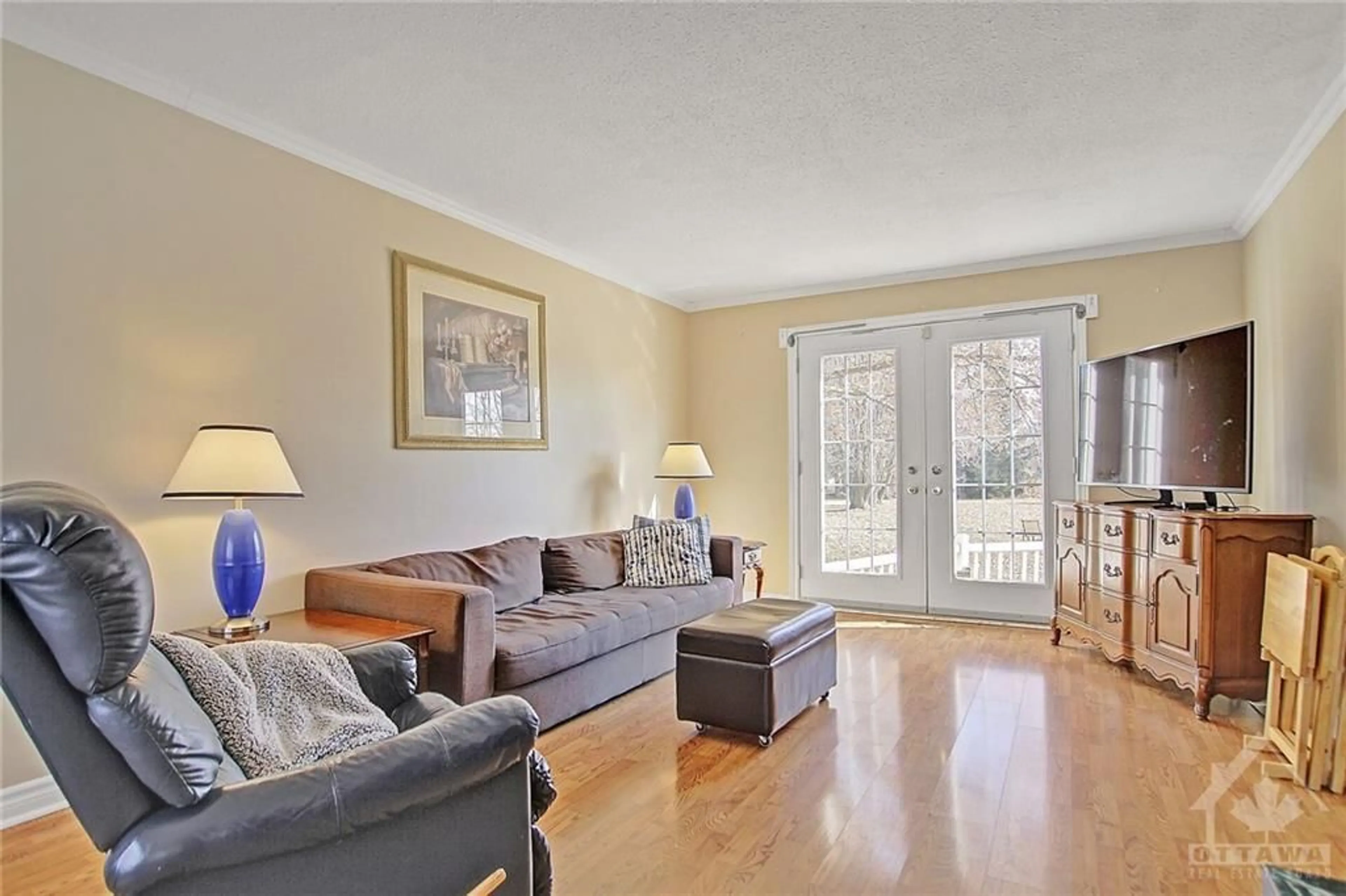 Living room, wood floors for 6258 OLD RICHMOND Rd, Ottawa Ontario K0A 2Z0