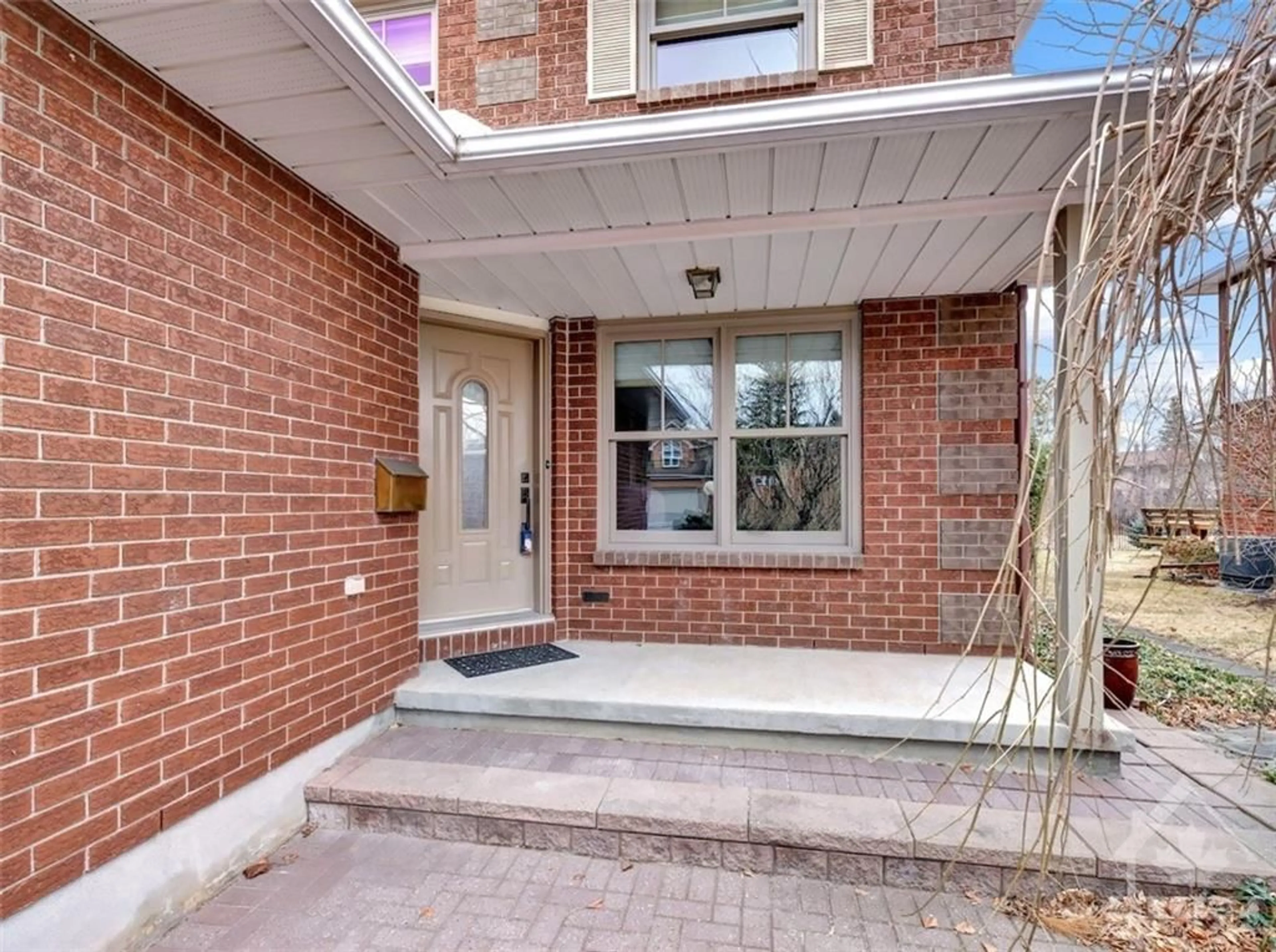 Home with brick exterior material for 222 WALDEN Dr, Ottawa Ontario K2K 2K6