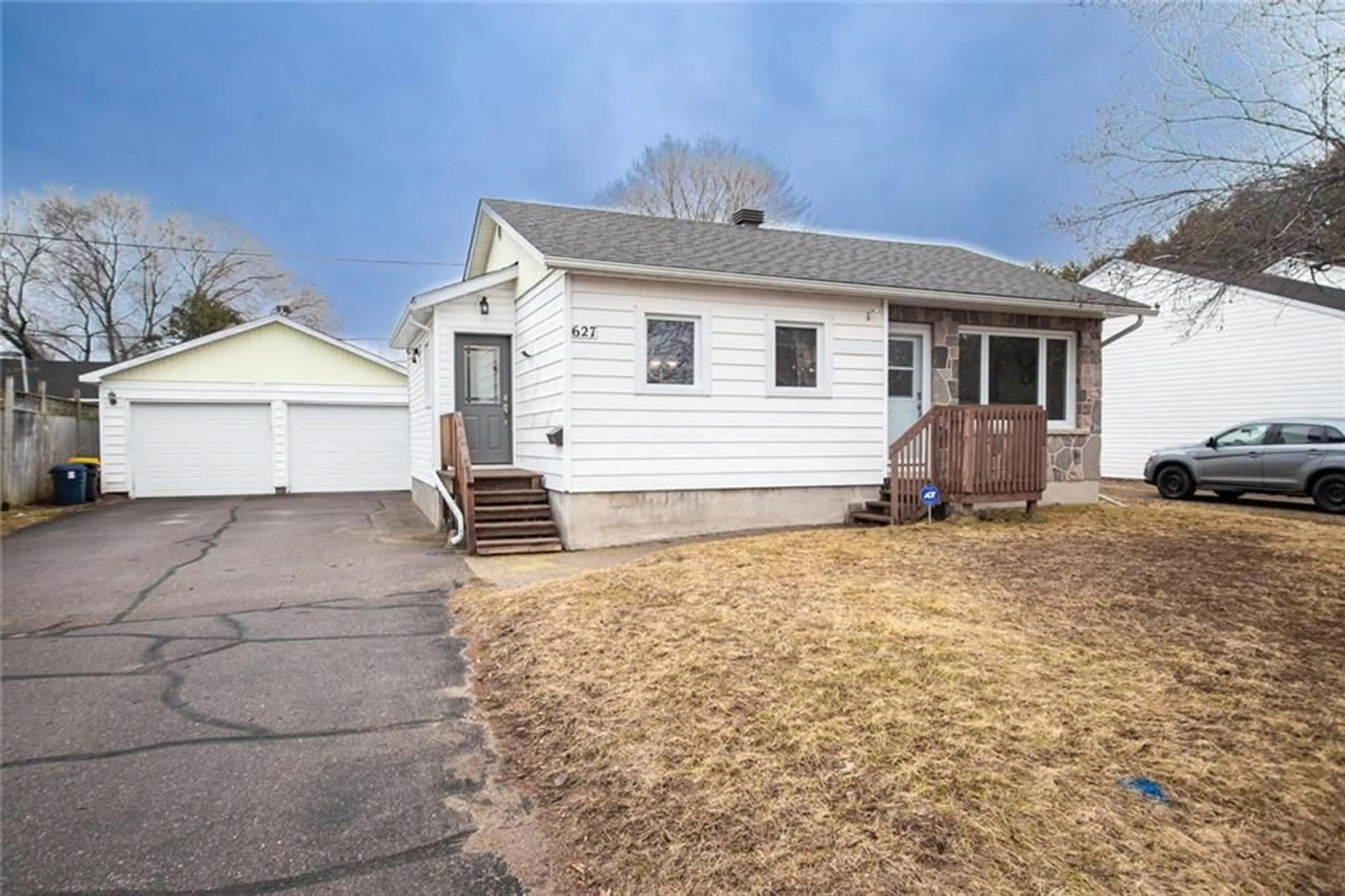 Frontside or backside of a home for 627 ANNE St, Petawawa Ontario K8A 7K2
