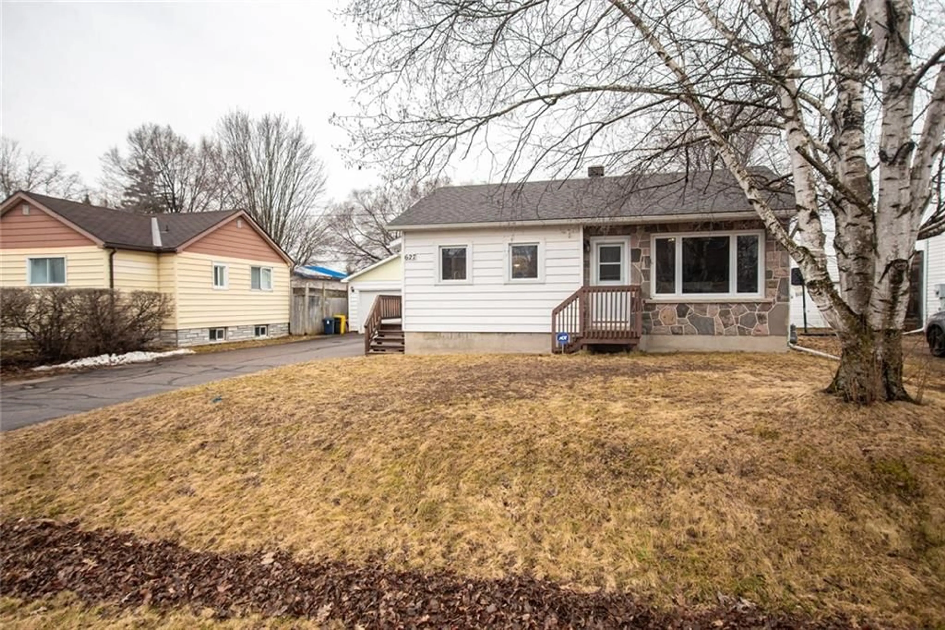 Frontside or backside of a home for 627 ANNE St, Petawawa Ontario K8A 7K2