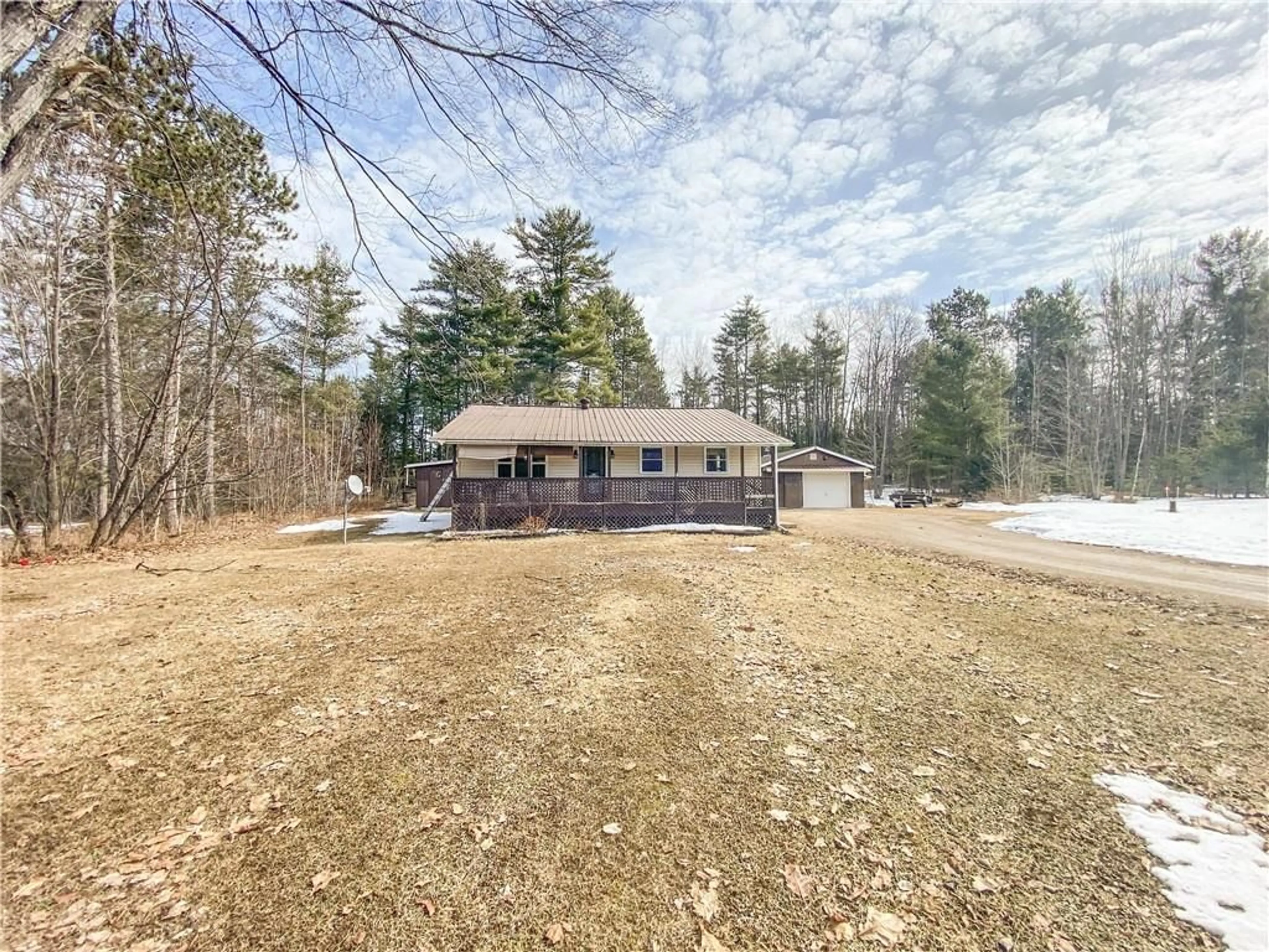 Cottage for 40460 17 Hwy, Stonecliffe Ontario K0J 2K0