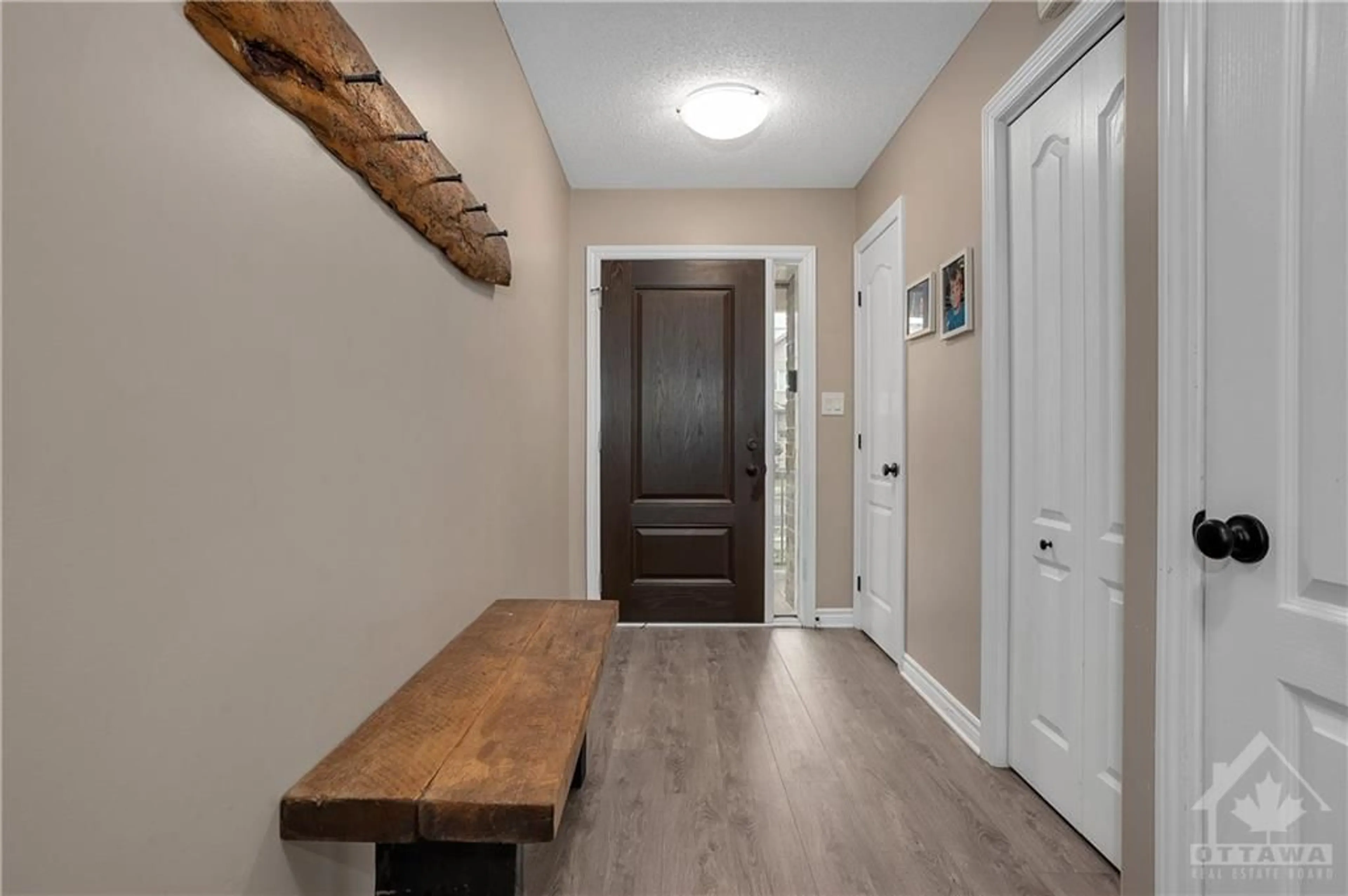 Indoor entryway for 906 BLOSSOM St, Kingston Ontario K7P 0N2