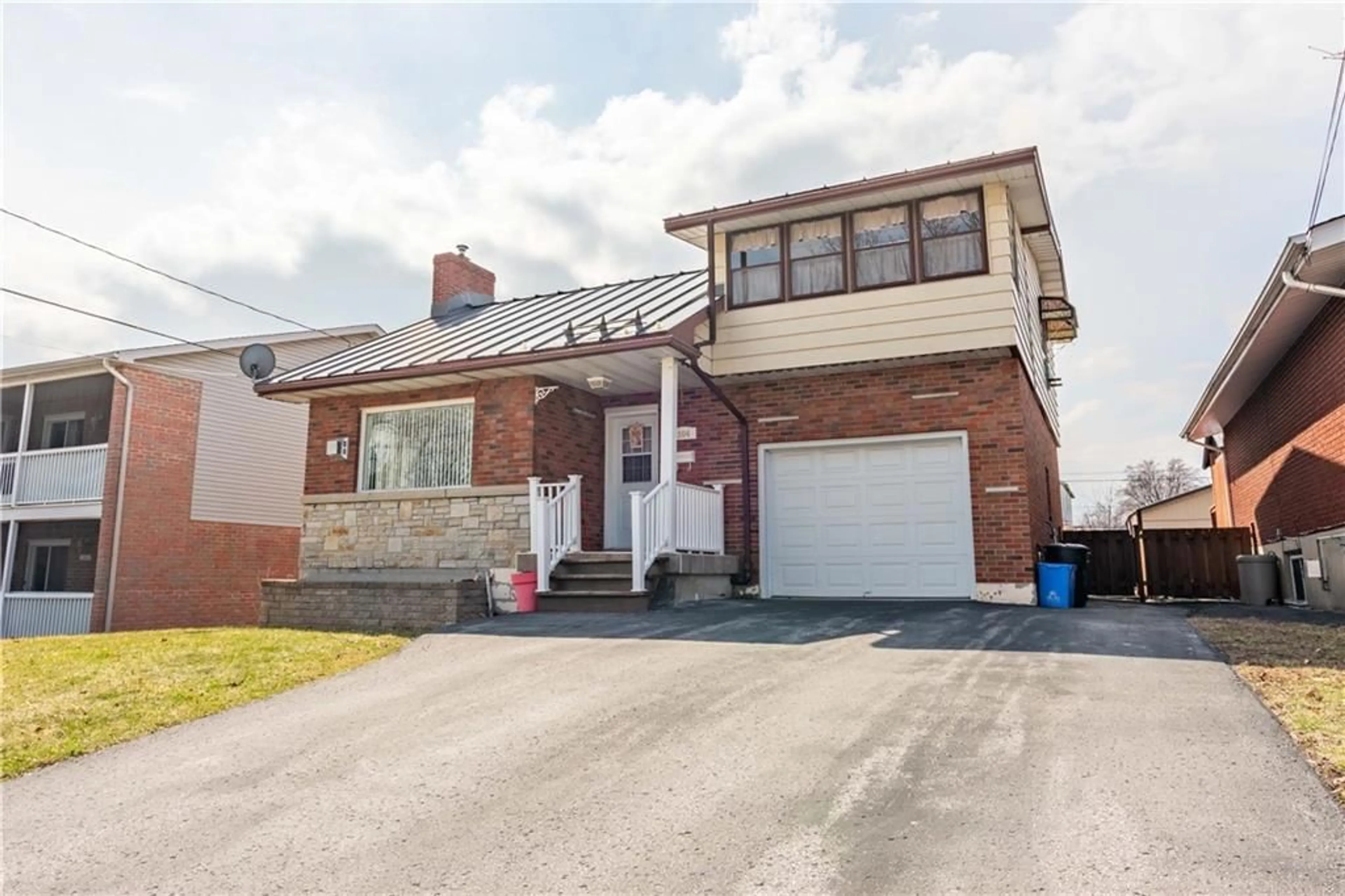Frontside or backside of a home for 304 GARDNER Ave, Cornwall Ontario K6H 5H8