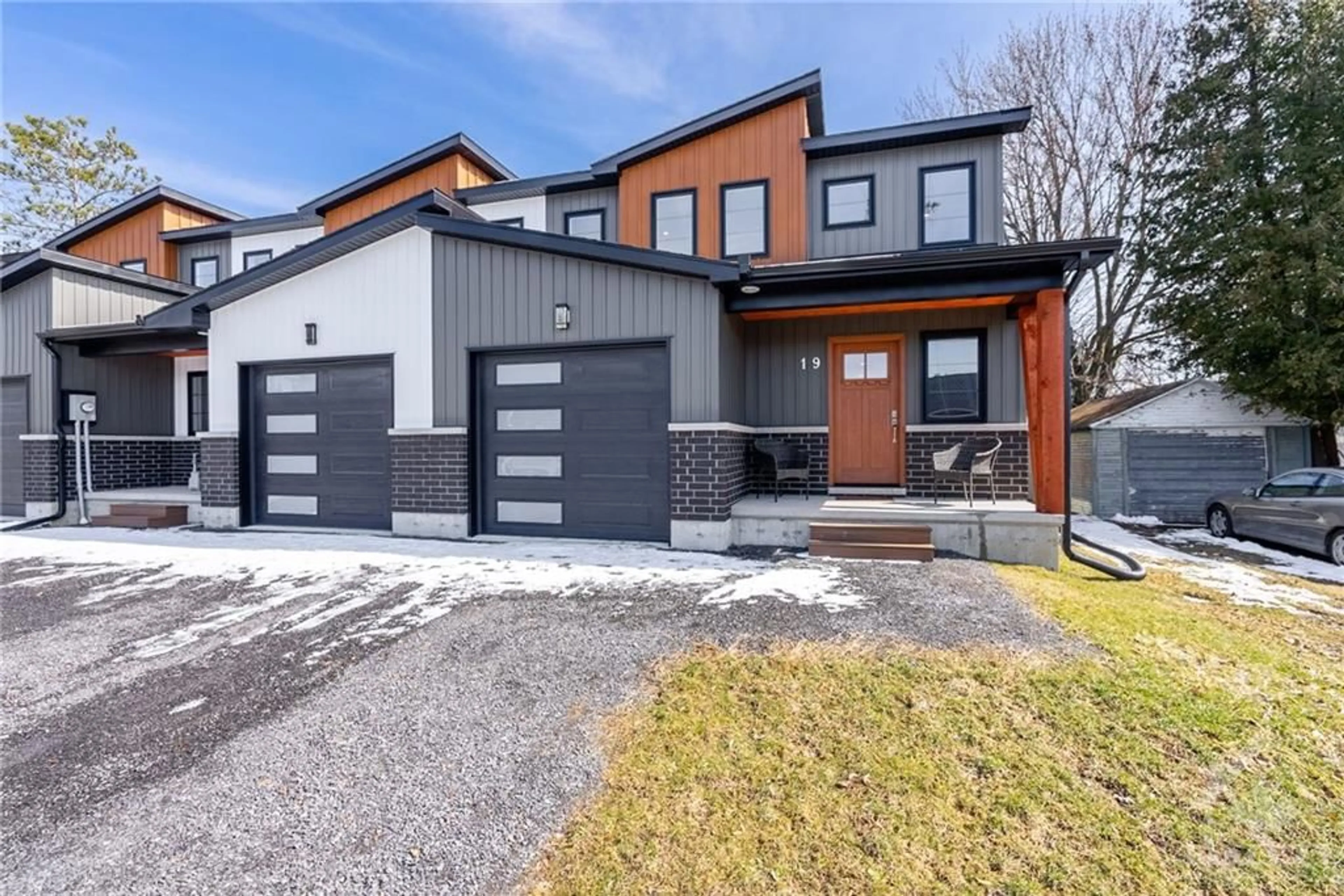 Home with brick exterior material for 19C DUNDAS St, Iroquois Ontario K0E 1K0