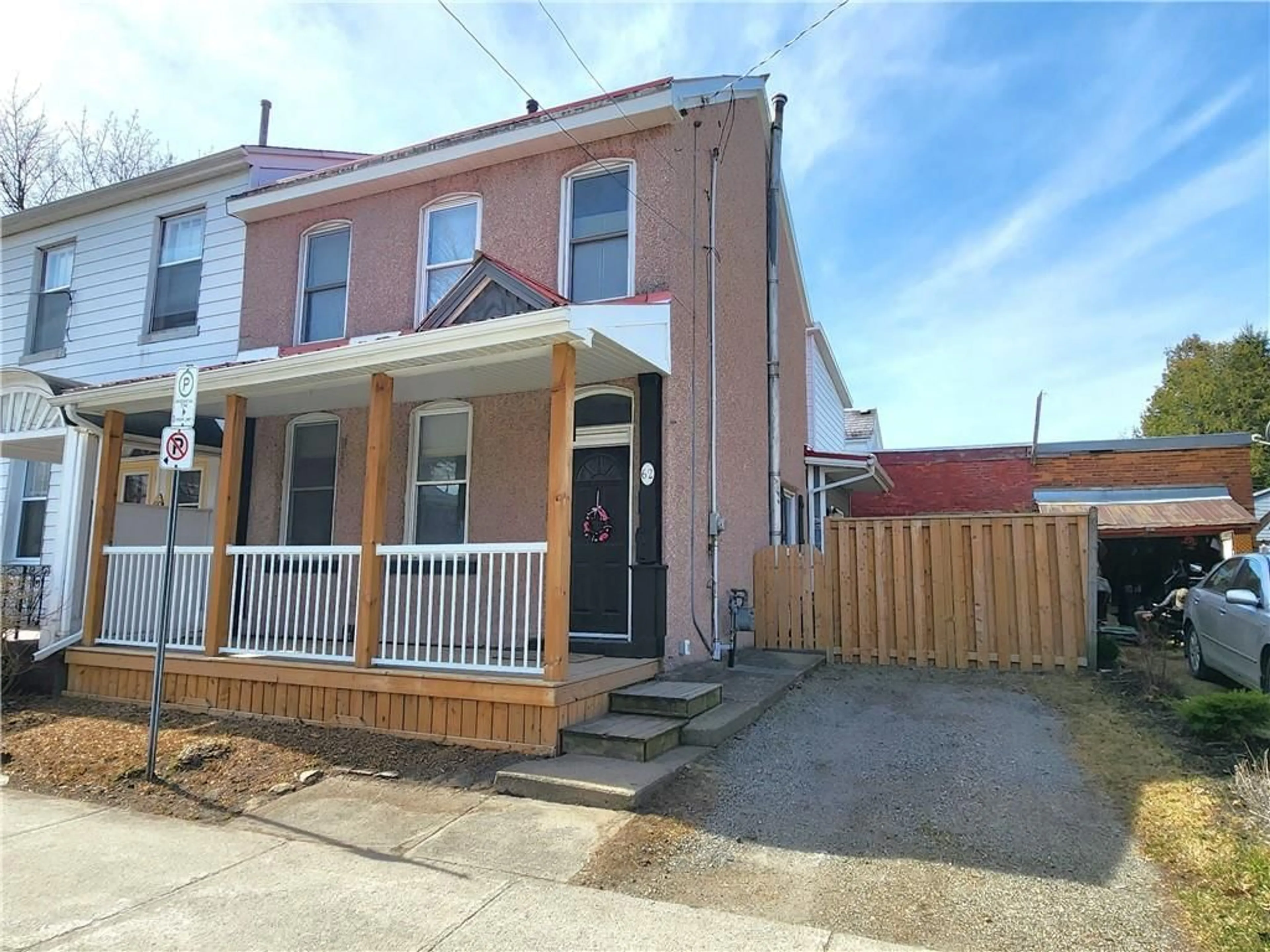 A pic from exterior of the house or condo for 62 BUELL St, Brockville Ontario K6V 4Y3