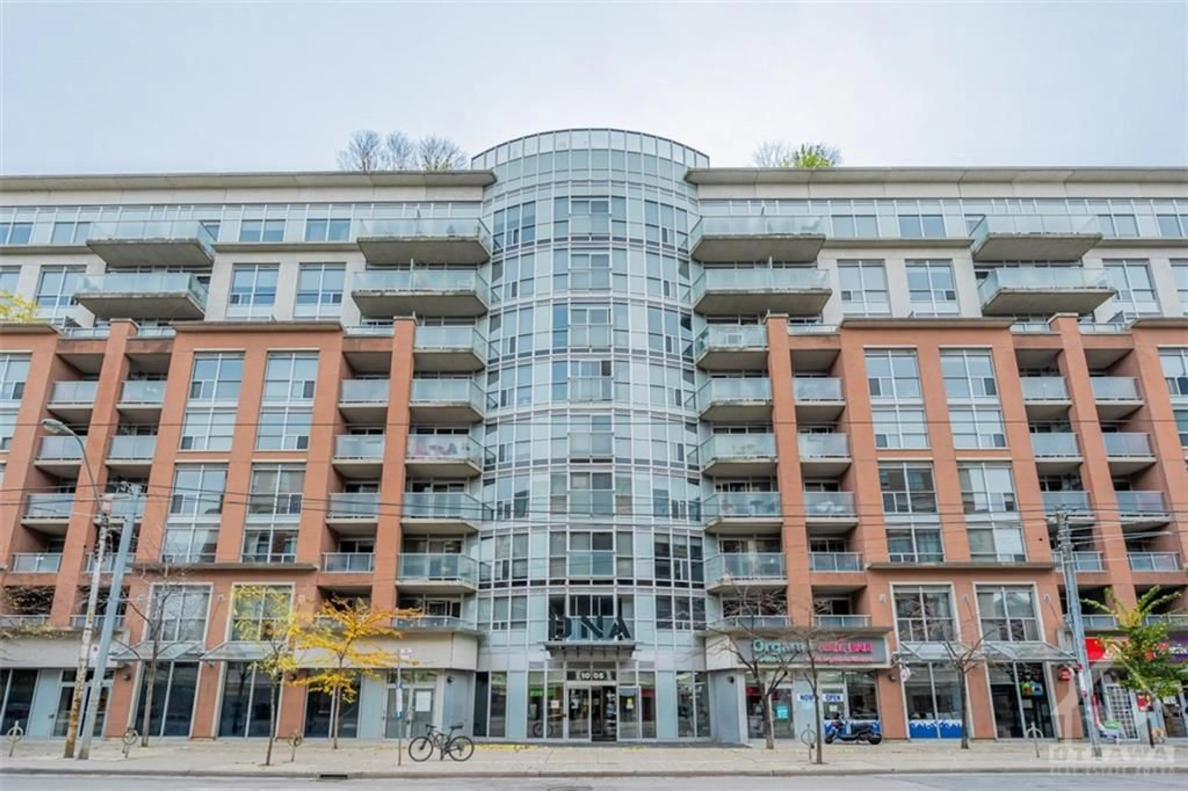 A pic from exterior of the house or condo for 1005 KING St #401, Toronto Ontario M6K 3M8