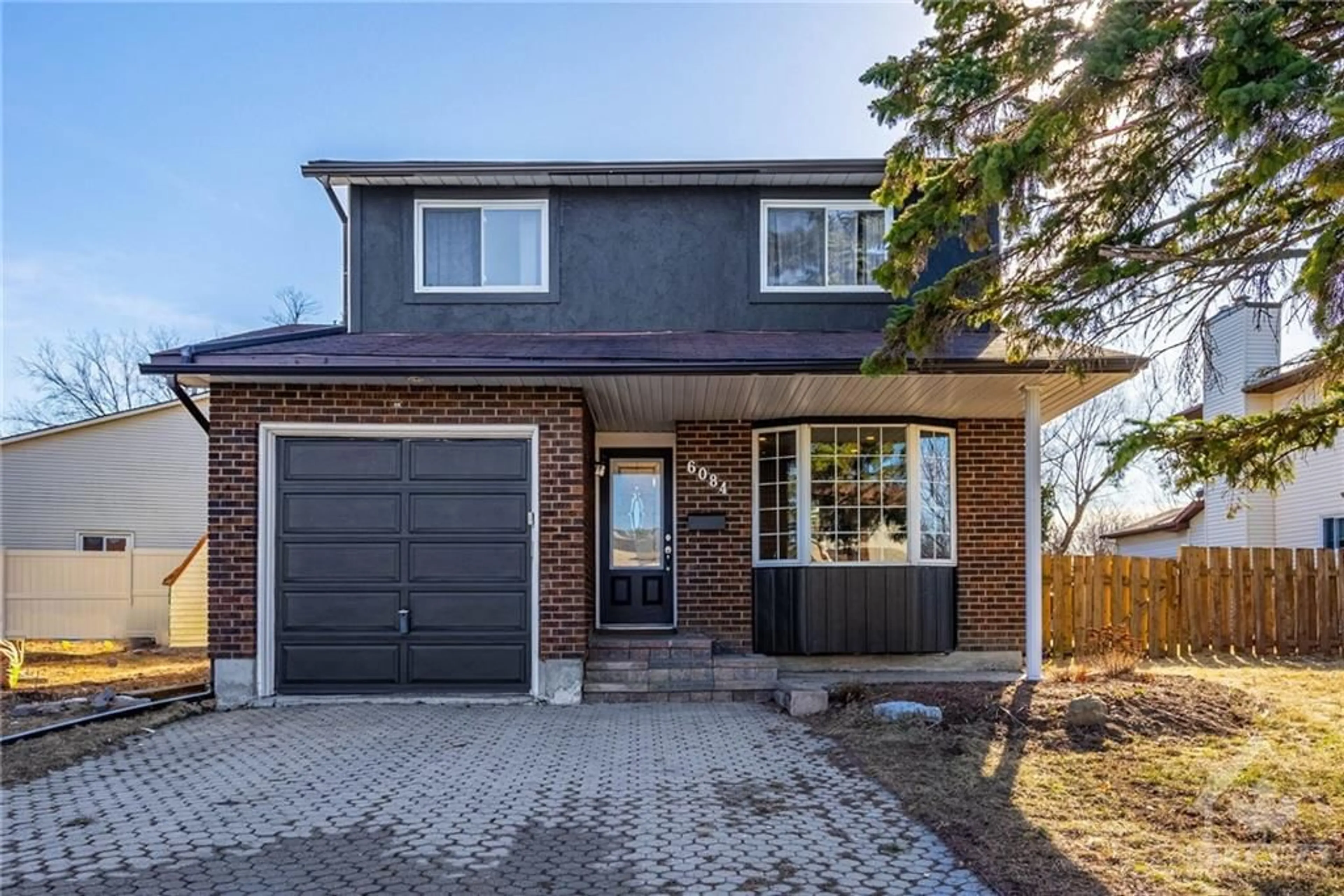 Home with brick exterior material for 6084 VINEYARD Dr, Ottawa Ontario K1C 2M5