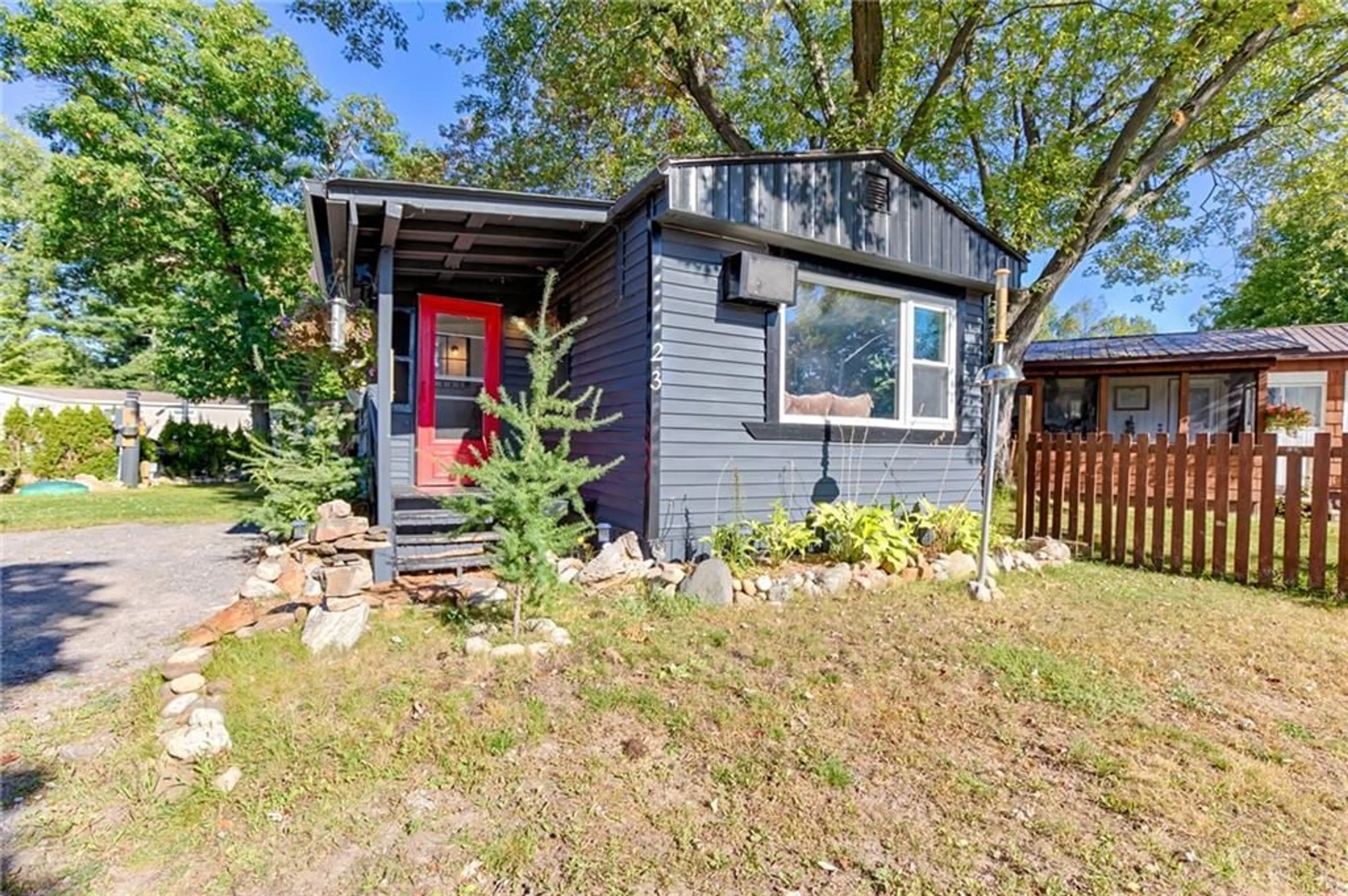 Cottage for 23 PINEHURST Estate, Petawawa Ontario K8H 2H2