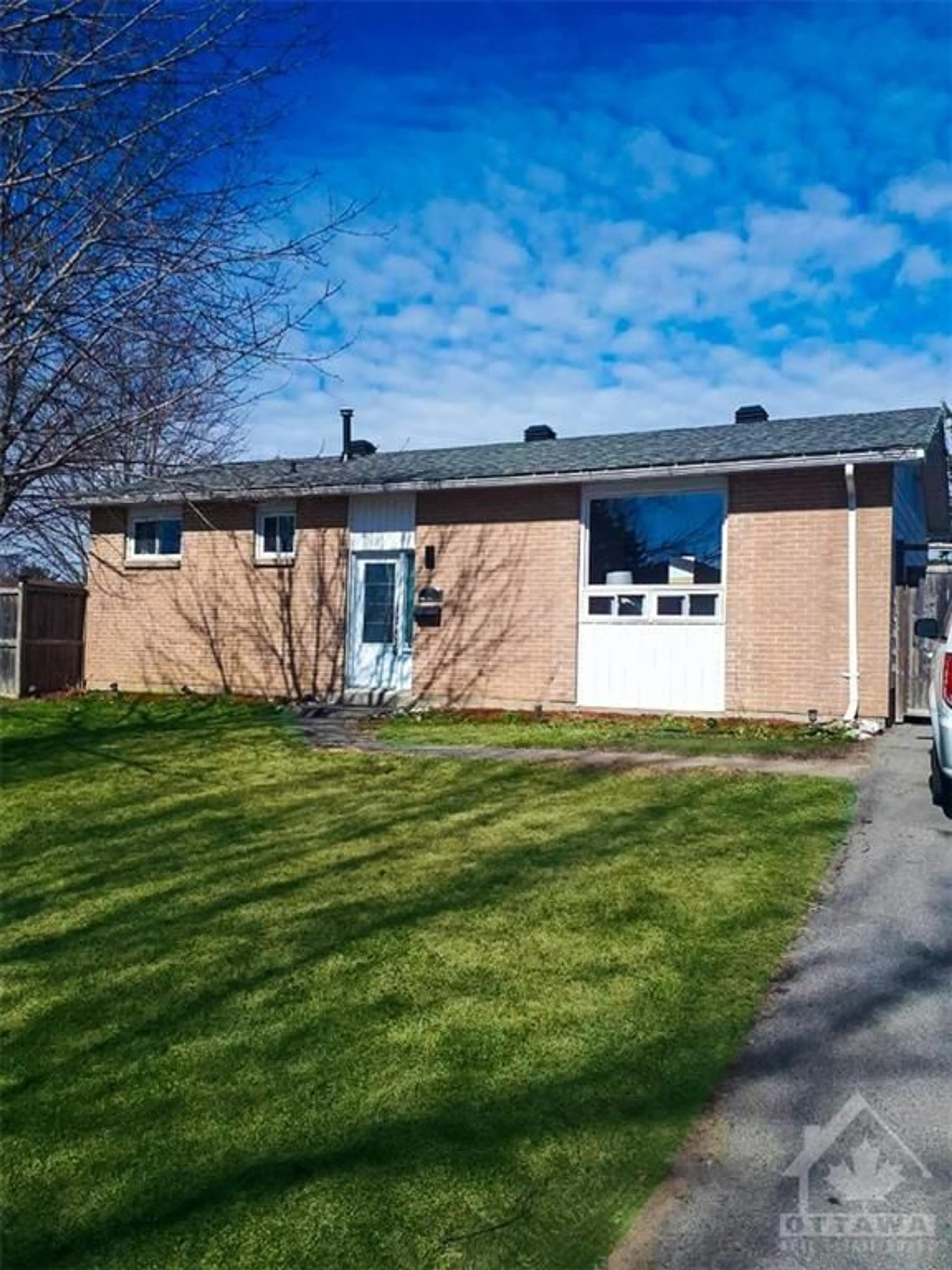 Frontside or backside of a home for 2 LAURIE Crt, Ottawa Ontario K2L 1S3