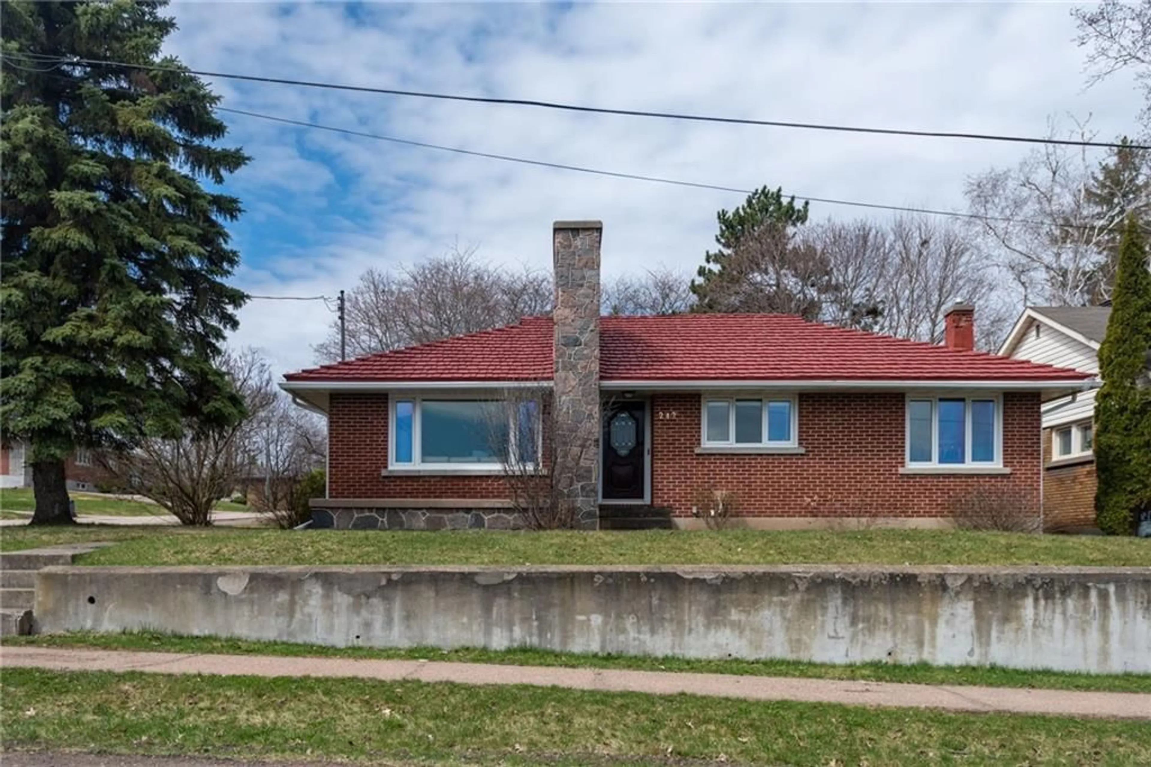 Frontside or backside of a home for 242 BELMONT St, Pembroke Ontario K8A 2C5