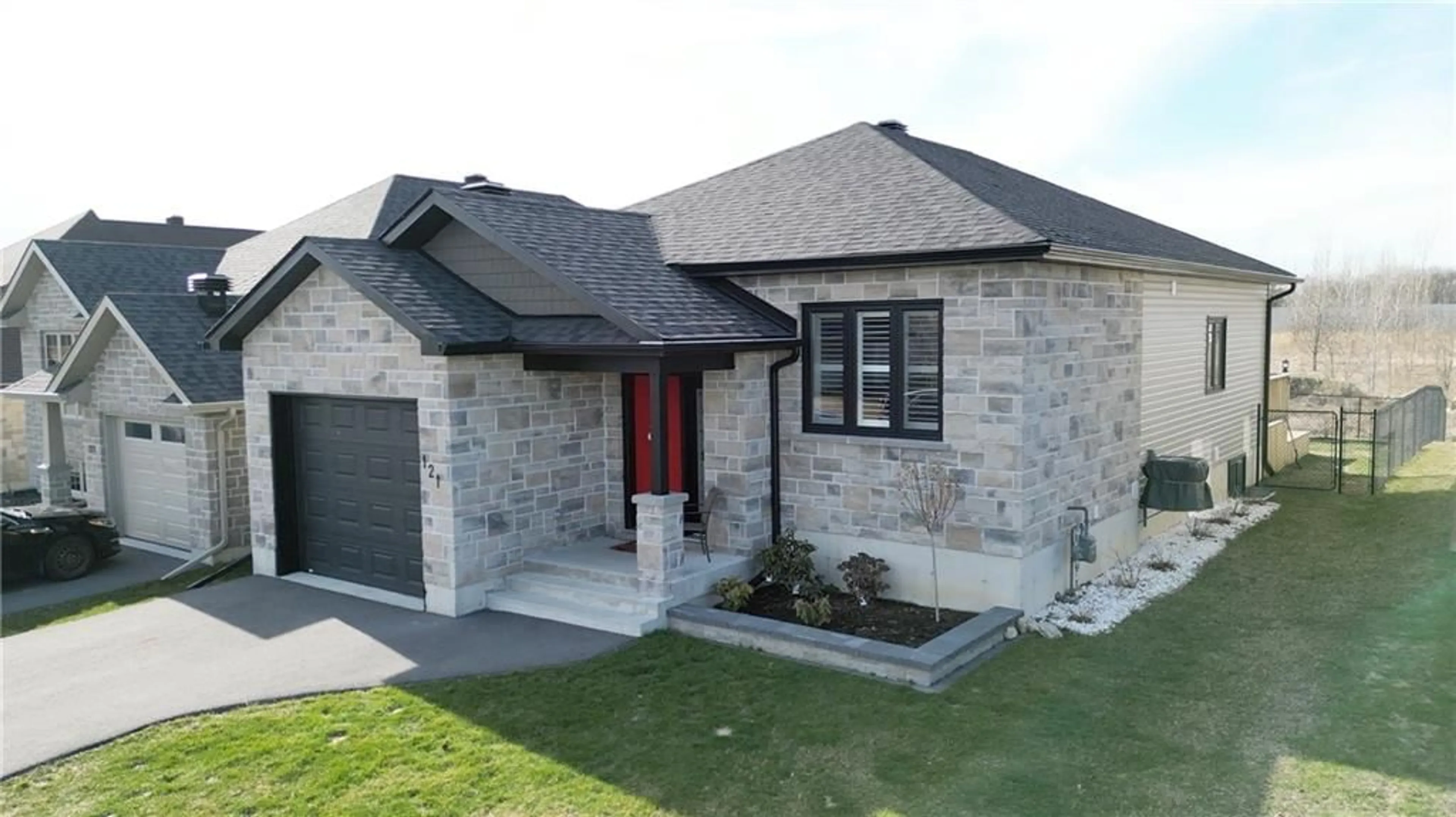 Home with brick exterior material for 121 BELLWOOD Dr, Cornwall Ontario K6H 7M3