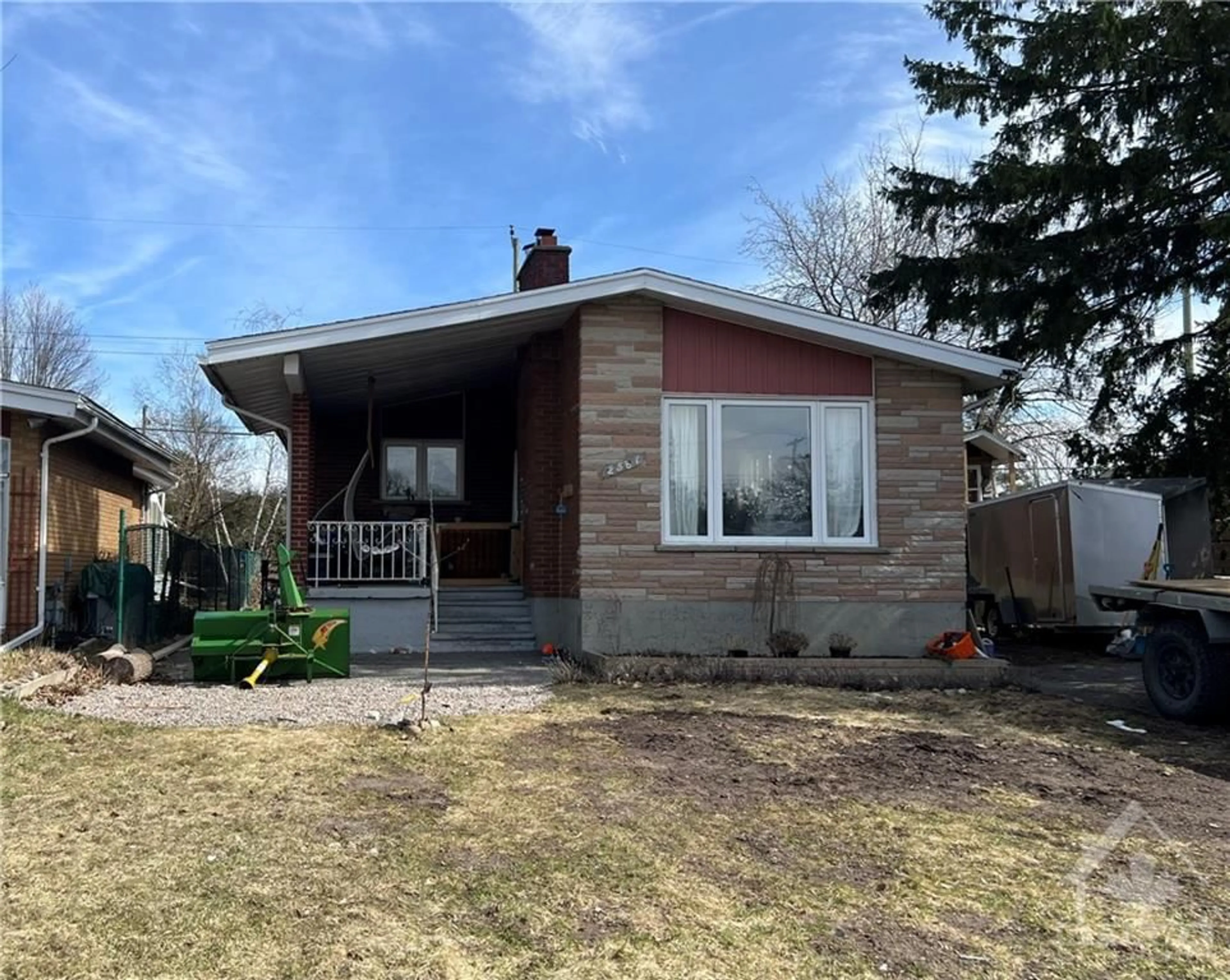 Frontside or backside of a home for 2581 YARMOUTH Cres, Ottawa Ontario K1V 6J9