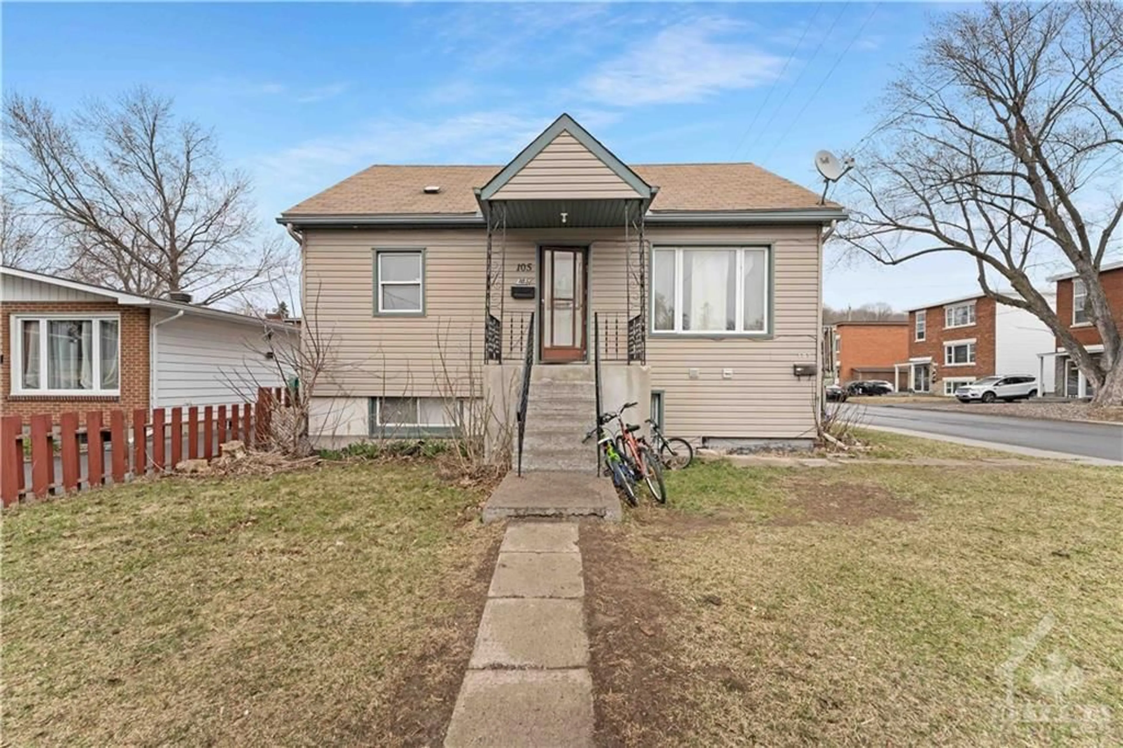 Frontside or backside of a home for 105 JOLLIET Ave, Ottawa Ontario K1L 5H1