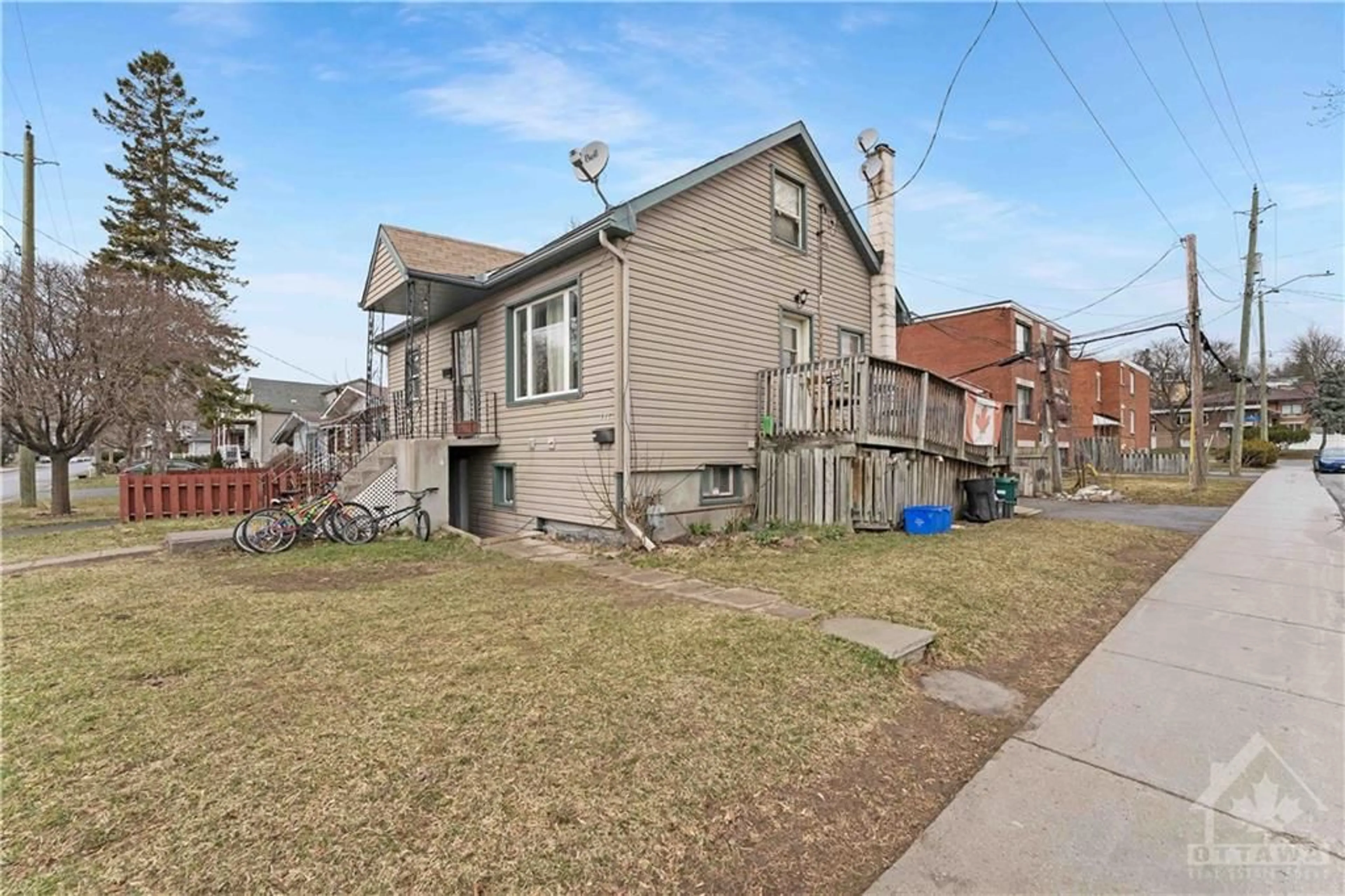 Frontside or backside of a home for 105 JOLLIET Ave, Ottawa Ontario K1L 5H1