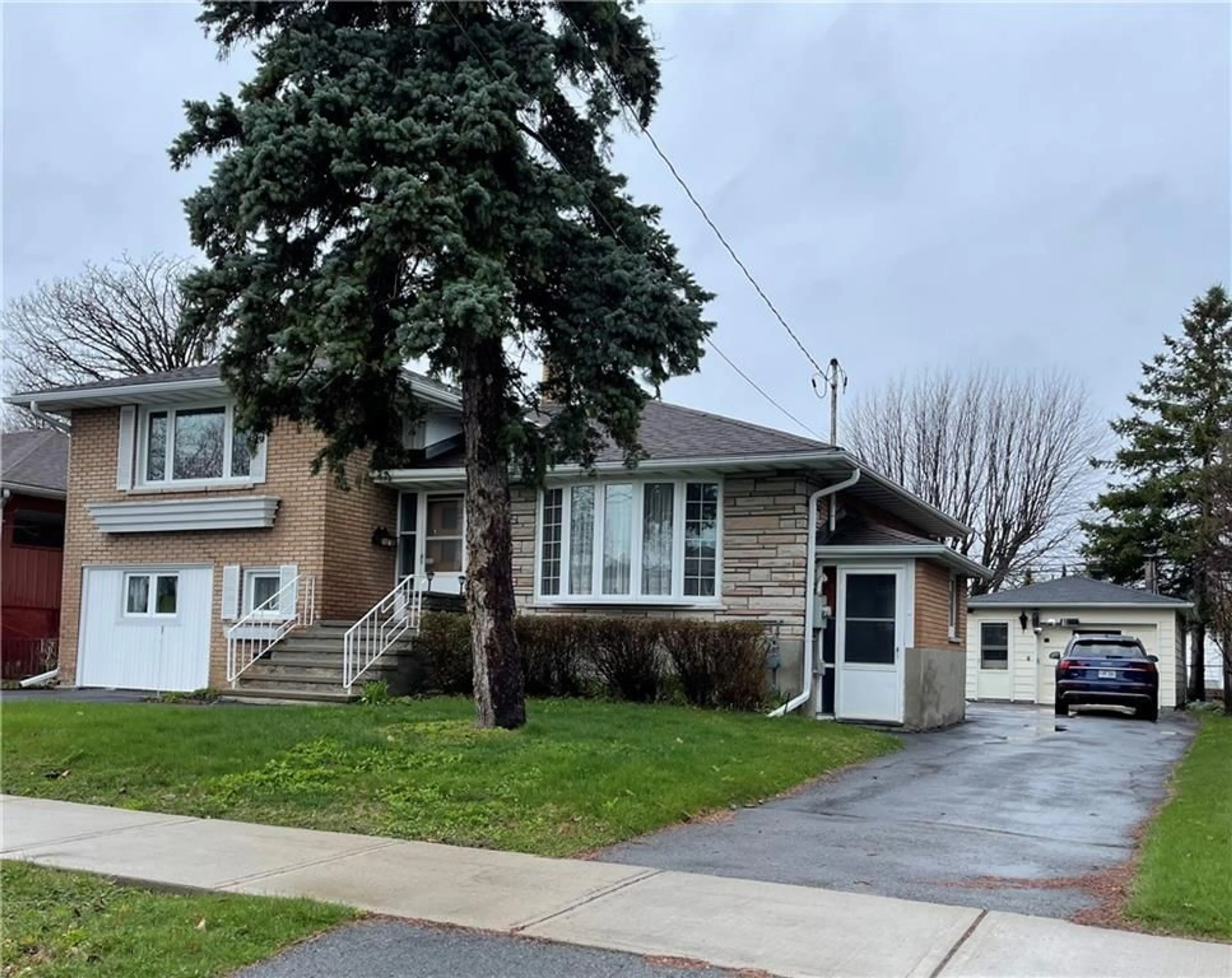 Frontside or backside of a home for 1118 FIFTH St, Cornwall Ontario K6H 2M8