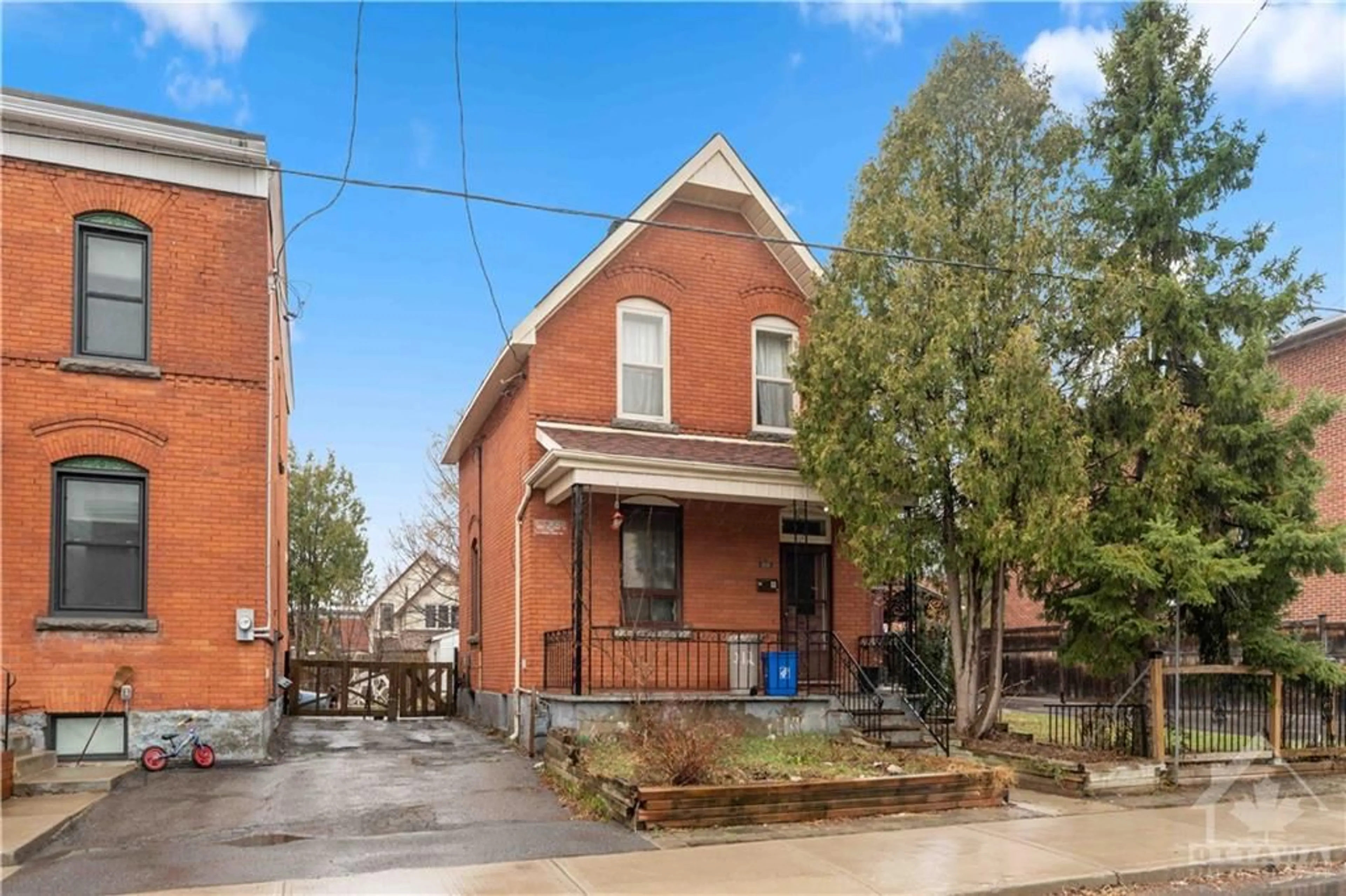 Home with brick exterior material for 212 CAMBRIDGE St, Ottawa Ontario K1R 7A9