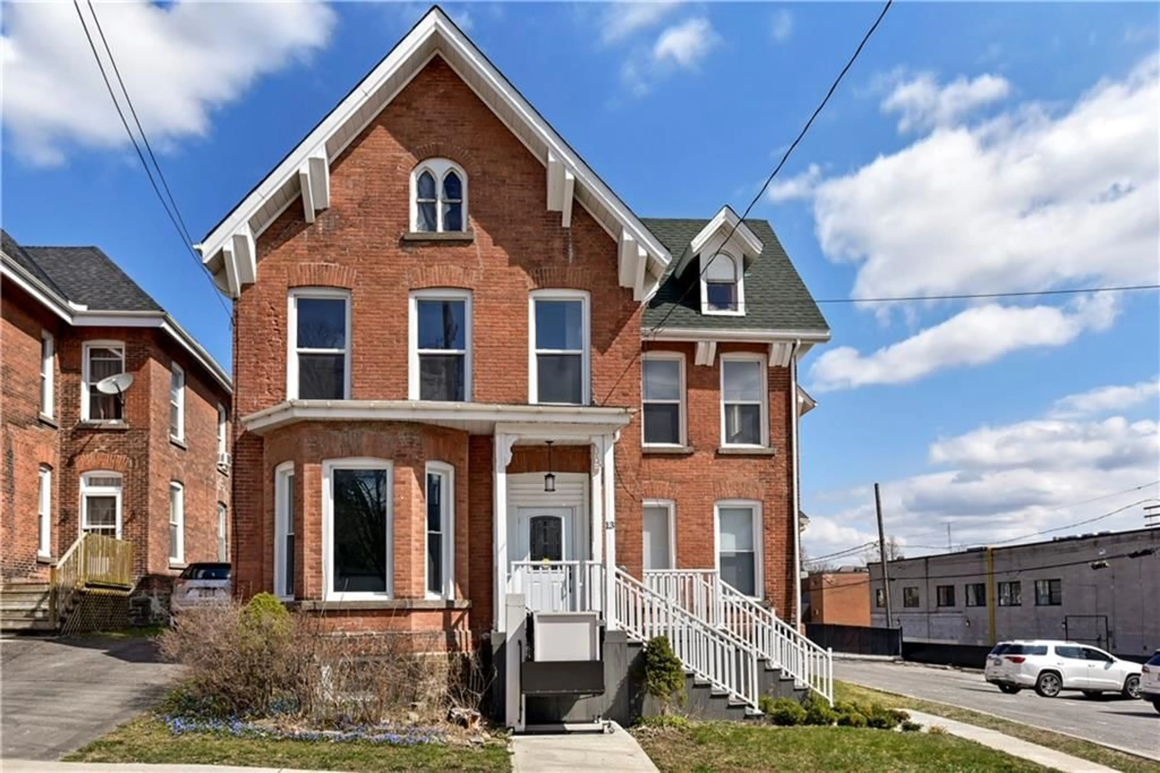 Home with brick exterior material for 11-13 GARDEN St, Brockville Ontario K6V 2B8