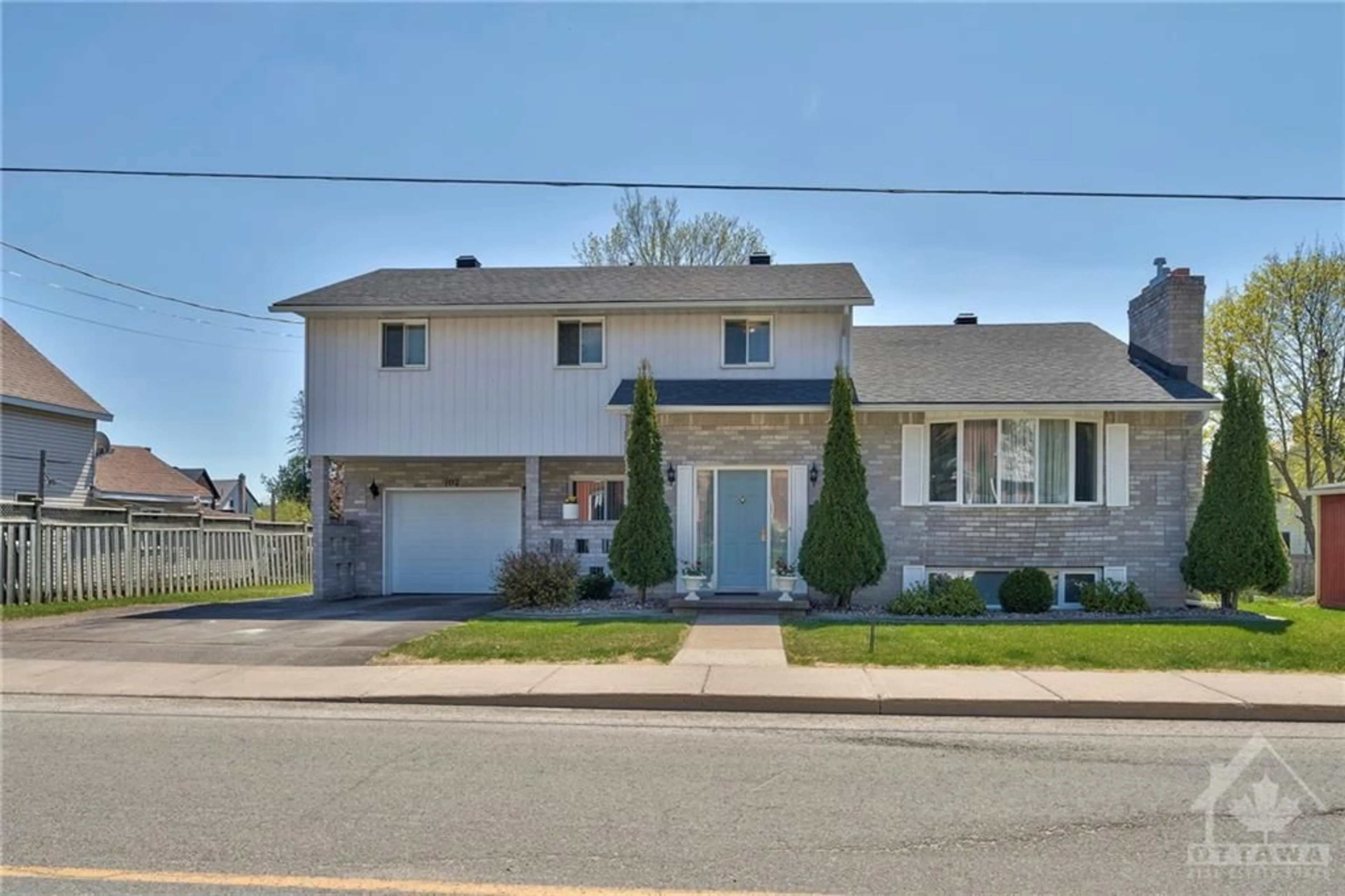 Frontside or backside of a home for 102 OTTAWA St, Arnprior Ontario K7S 1X5